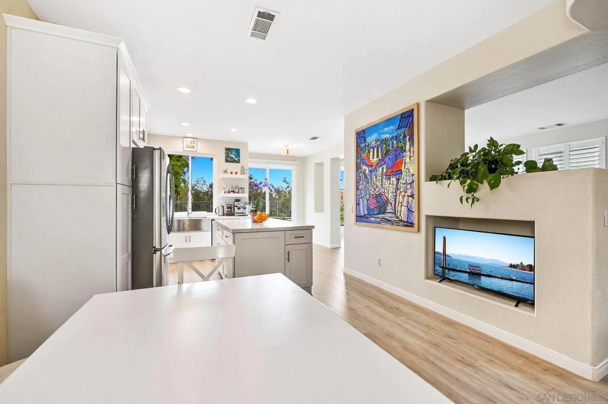 https://cdn.realtyfeed.com/cdn/127/220020513/e85f7bca971ee1571f9b8b9d92bc3c78.webp