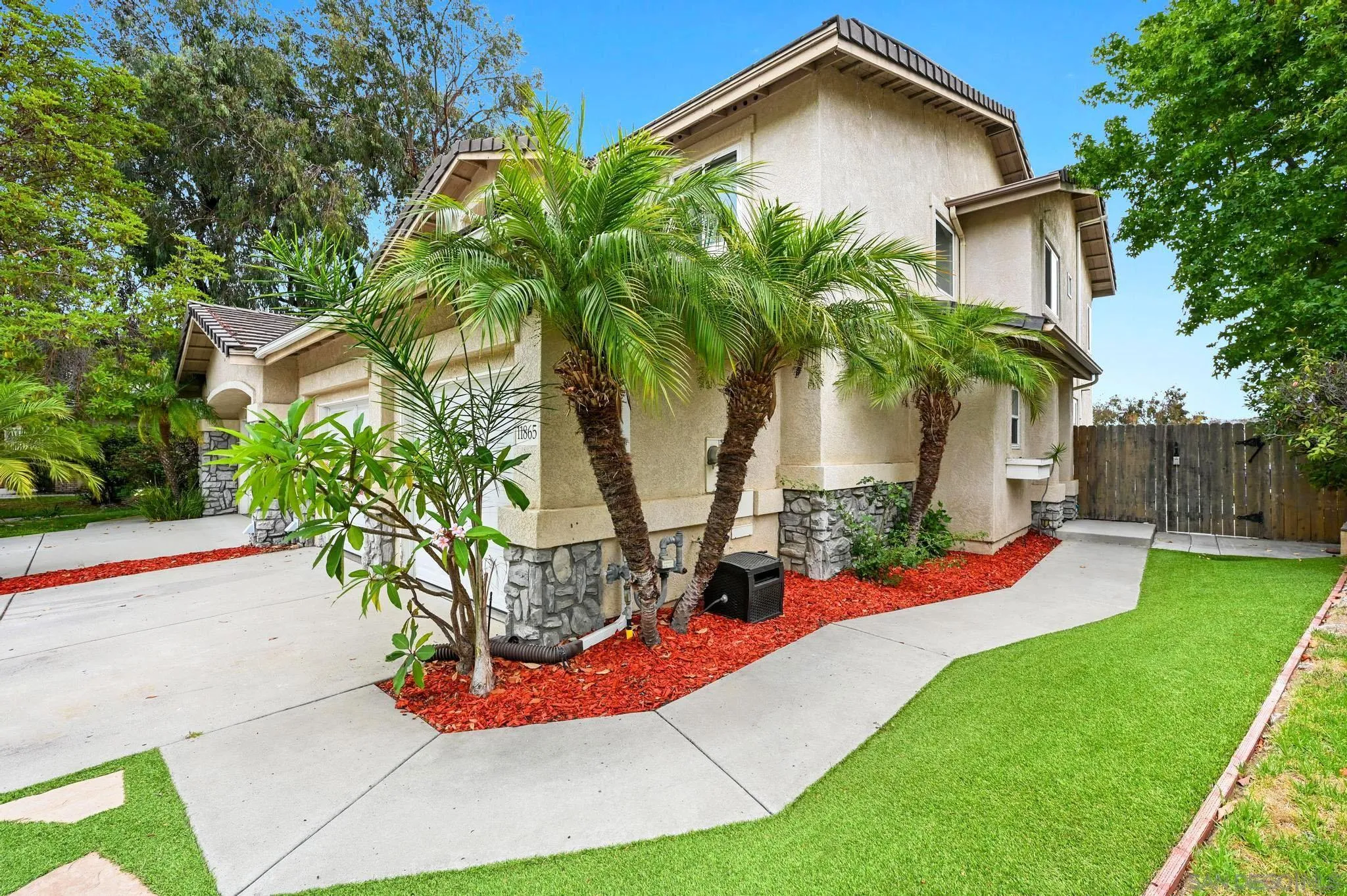 https://cdn.realtyfeed.com/cdn/127/220020513/ea54d15aea639a94661817e0bfa3582c.webp