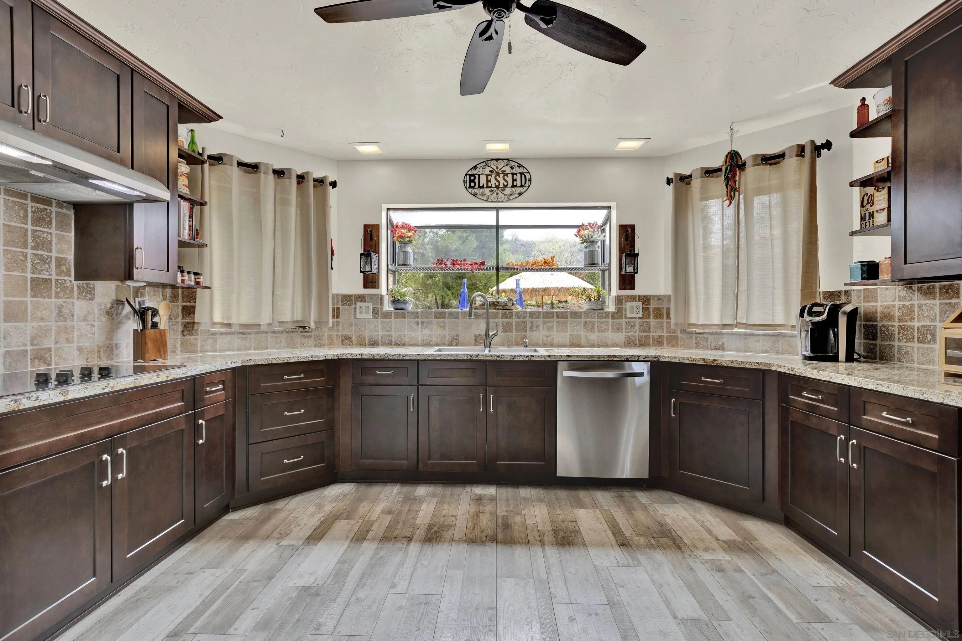 https://cdn.realtyfeed.com/cdn/127/220020611/afcbd9a2773d2e85814b8e0fc6c51cf3.webp