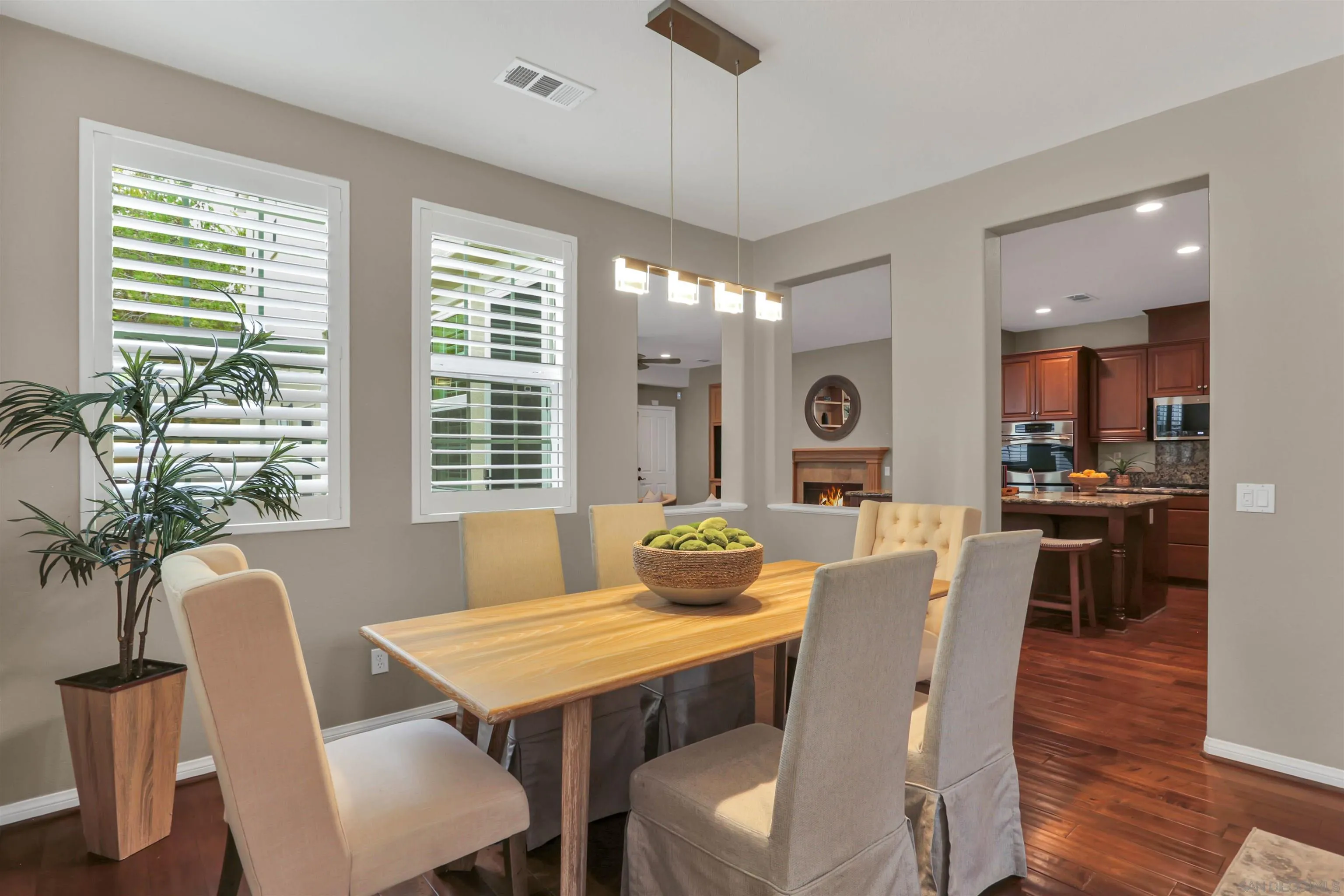 https://cdn.realtyfeed.com/cdn/127/220021343/11fec978be696d245a679336734f31df.webp