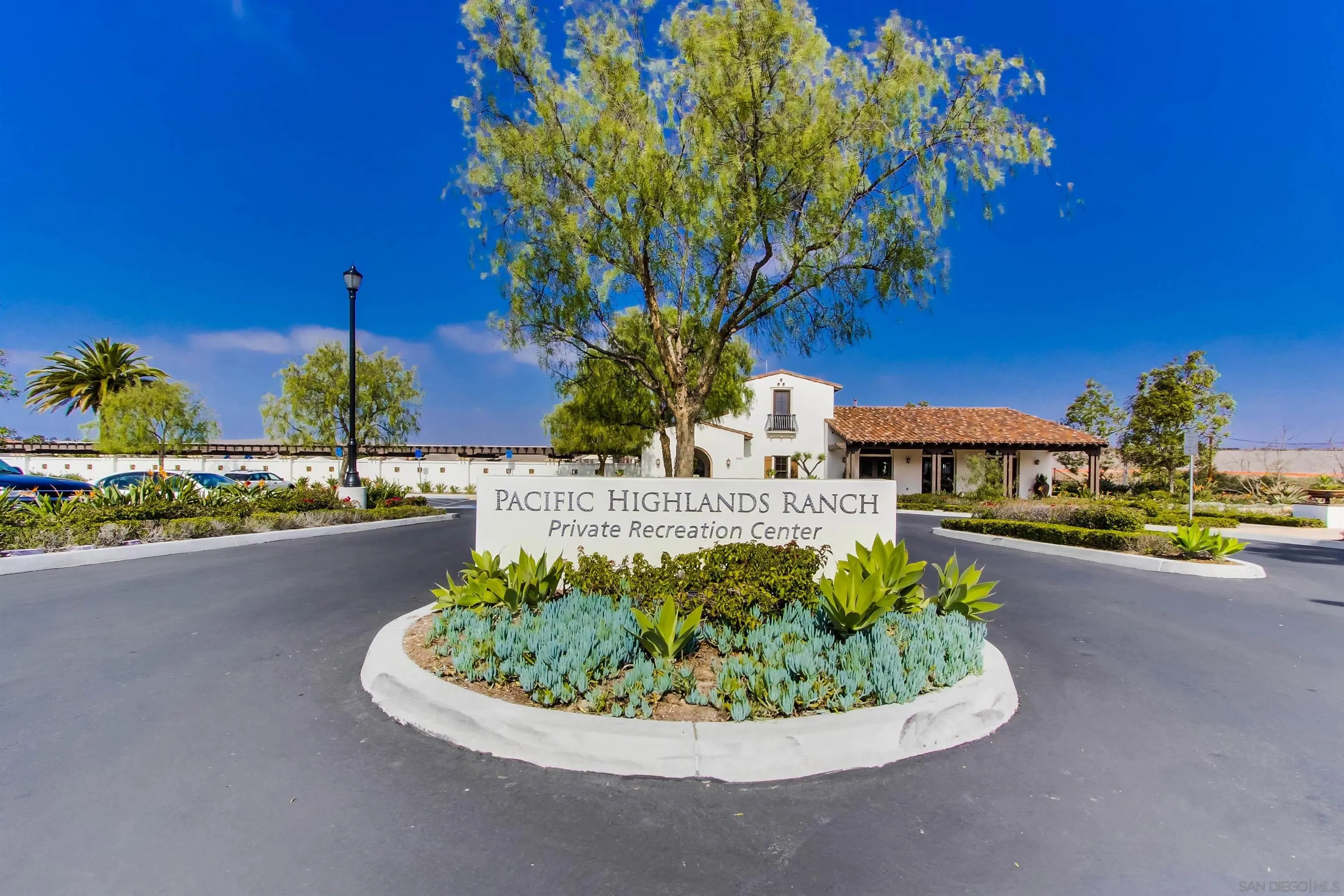 https://cdn.realtyfeed.com/cdn/127/220021343/3df200e22e66c31001dc68a18778f255.webp