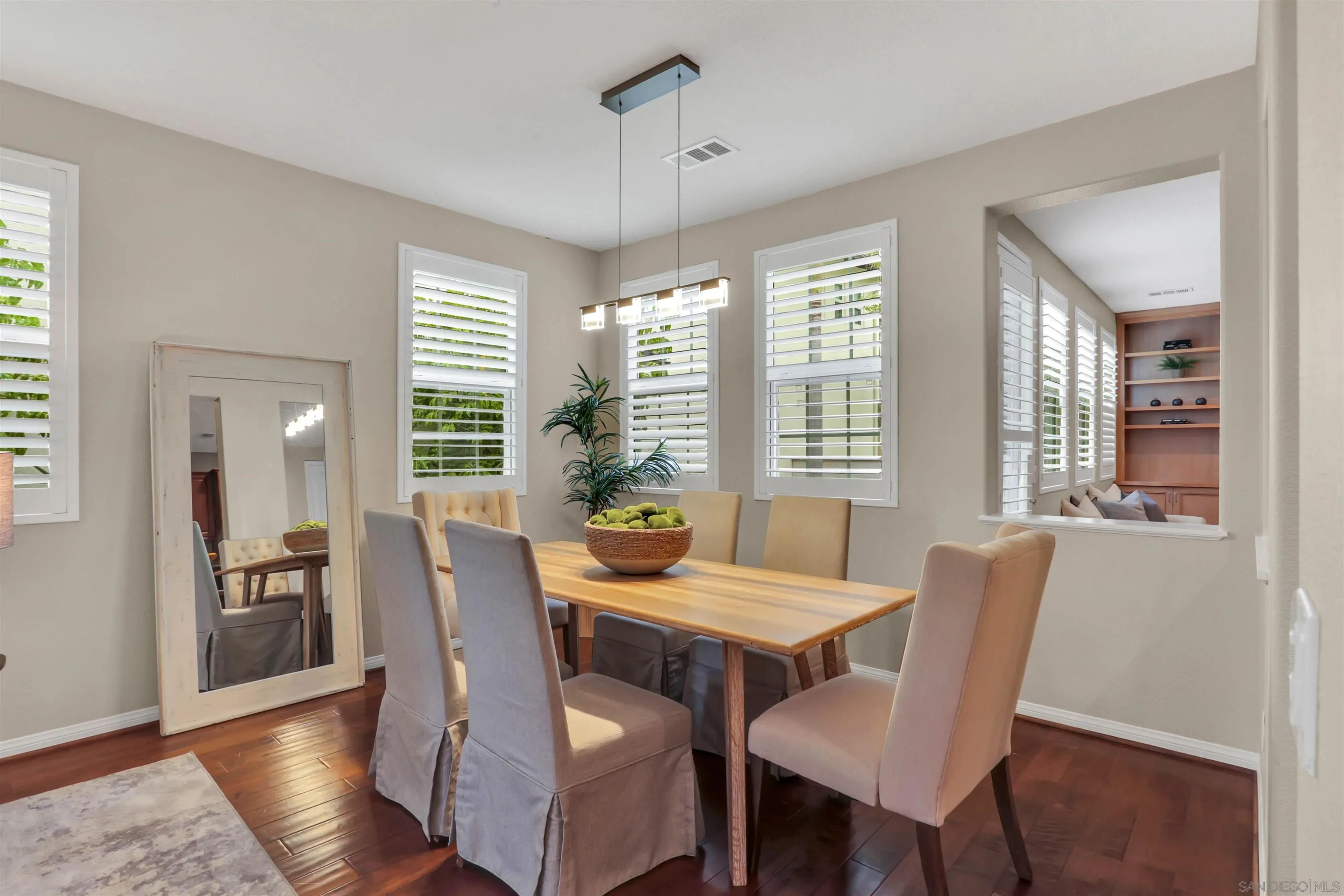 https://cdn.realtyfeed.com/cdn/127/220021343/75e34477f8c1649a607e46fb40228c67.webp