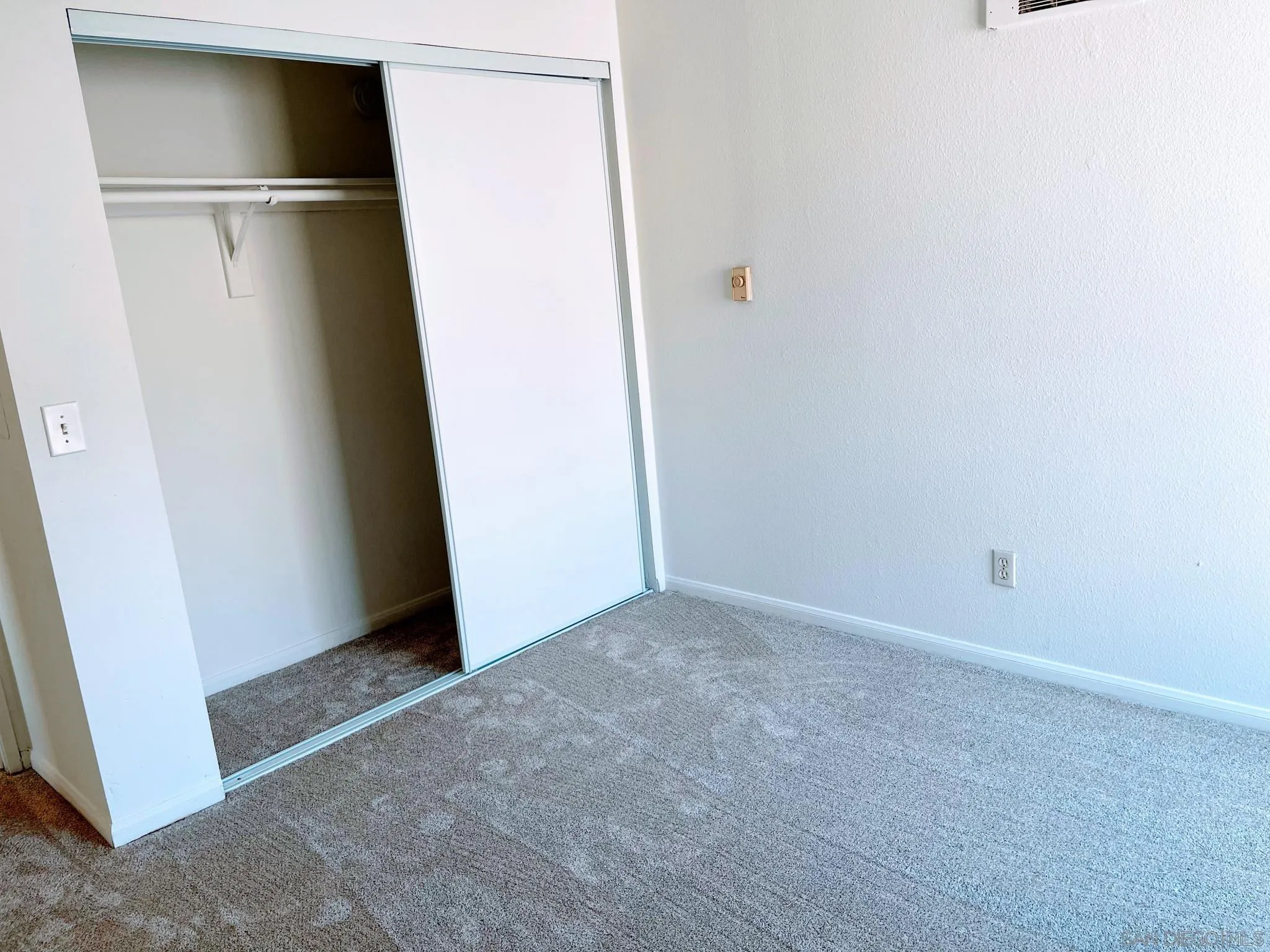 https://cdn.realtyfeed.com/cdn/127/220021438/7e500aaae264e0972f043ce1f9a1c1d7.webp