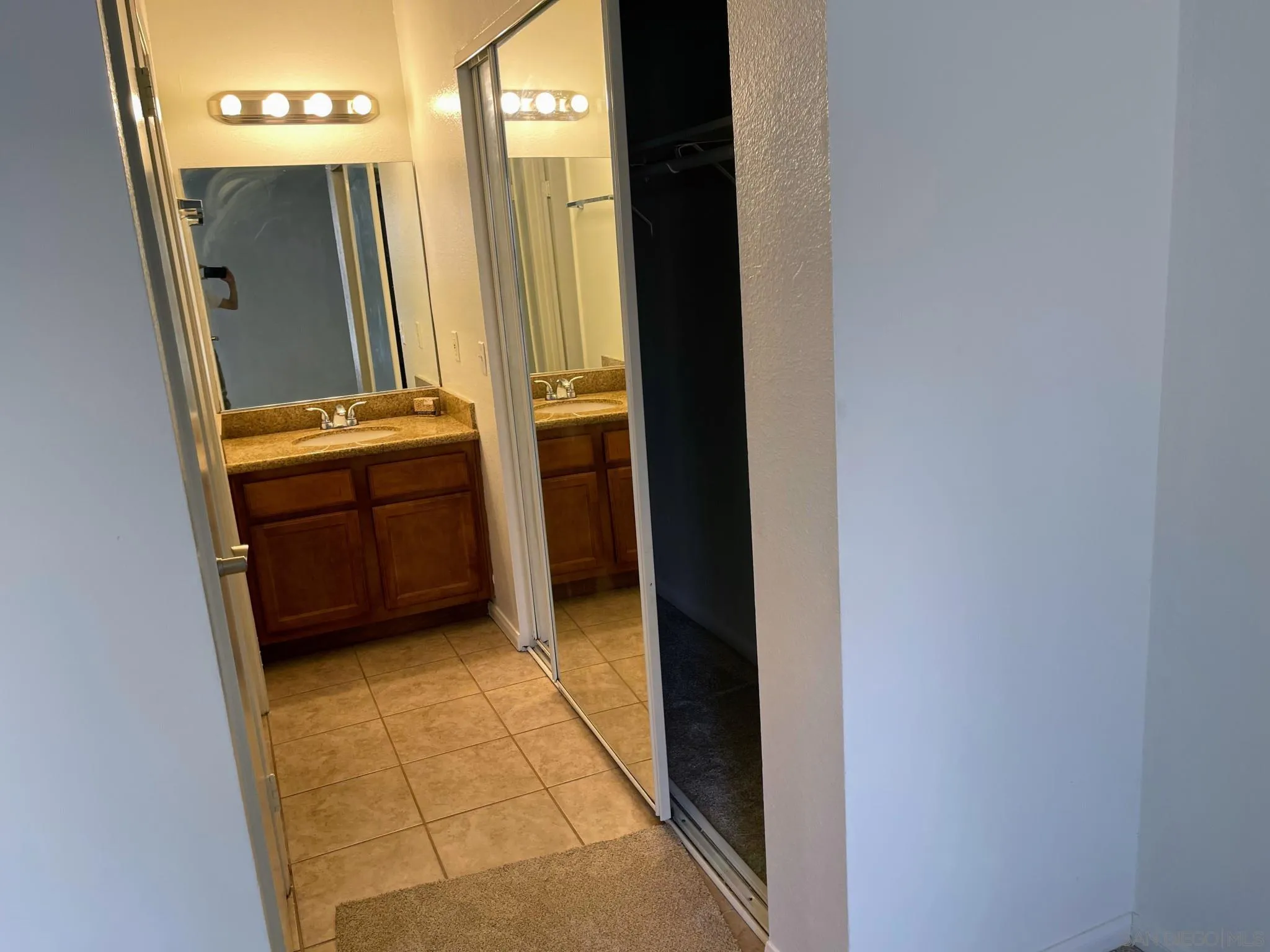https://cdn.realtyfeed.com/cdn/127/220021438/8d61eea7ef208a1d686d4f7f80c9c1e5.webp