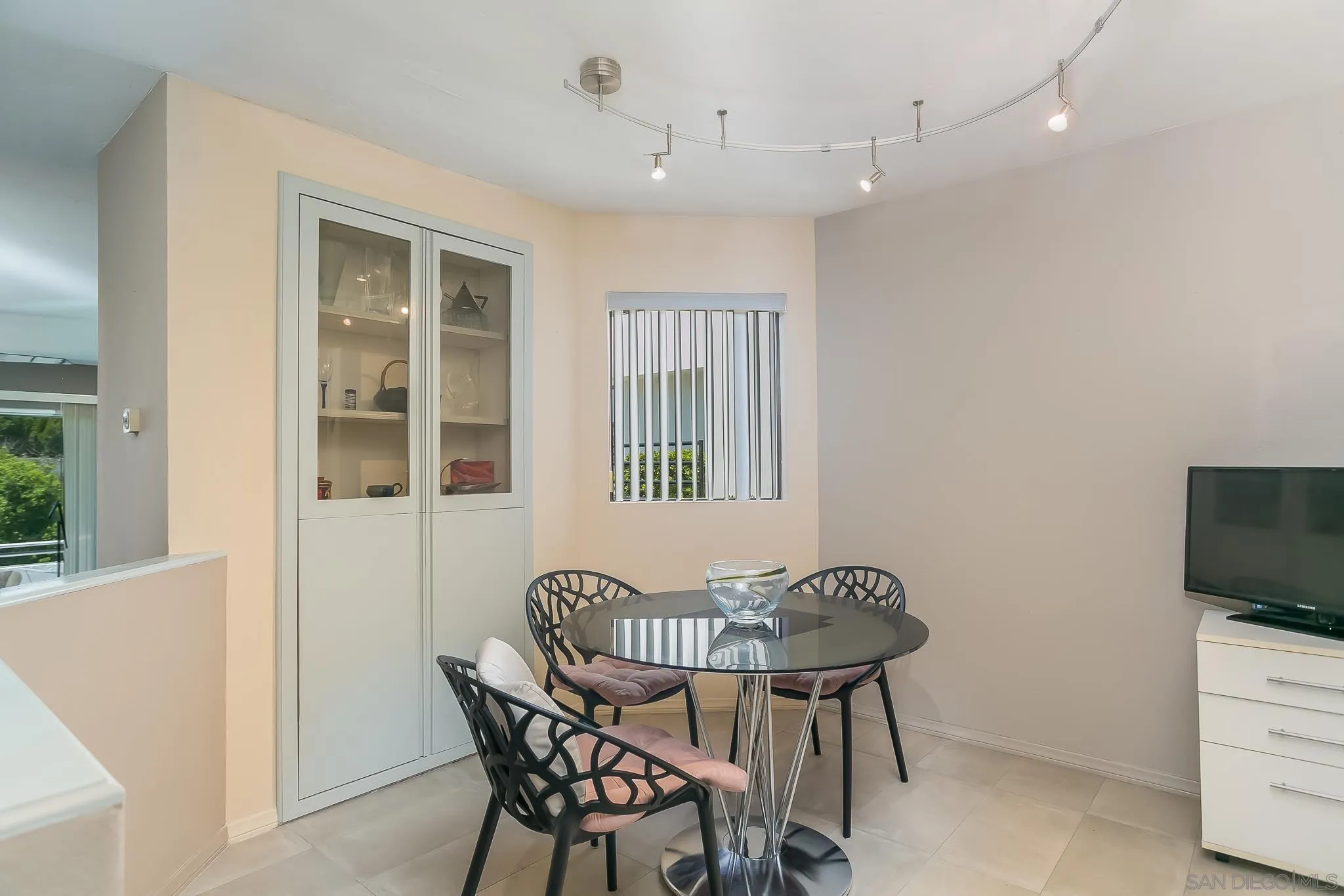 https://cdn.realtyfeed.com/cdn/127/220021469/0f43166f76fb5742fca022450238ff21.webp