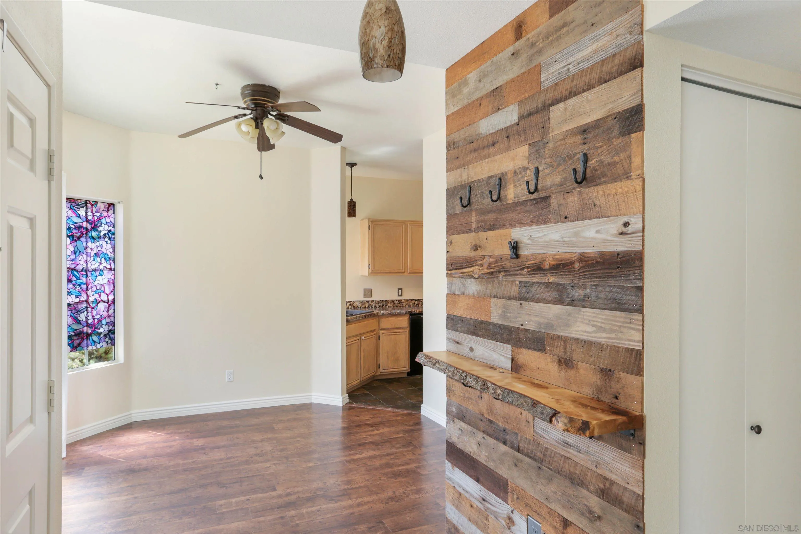 Photo #6: 220021553 Listing 