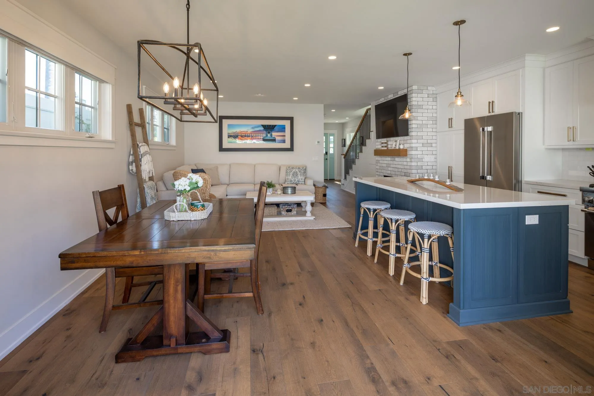 https://cdn.realtyfeed.com/cdn/127/220021562/8ad6fd0af52b23652edc6d238bada4f4.webp