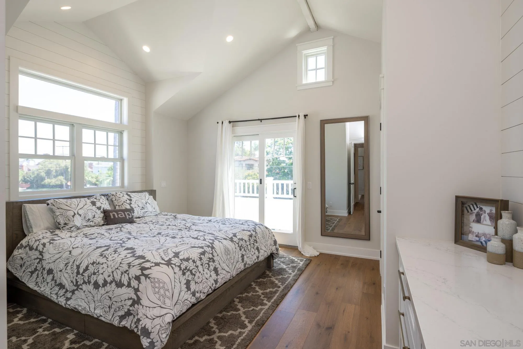 https://cdn.realtyfeed.com/cdn/127/220021562/9d43bfc2468789d2ac7a70df06e88222.webp