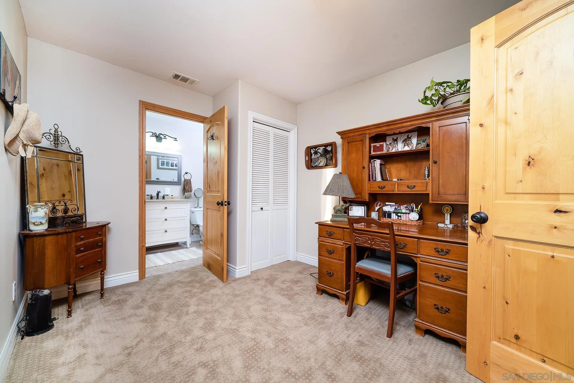 https://cdn.realtyfeed.com/cdn/127/220021944/4556960d962548ee666239c89db5c493.webp