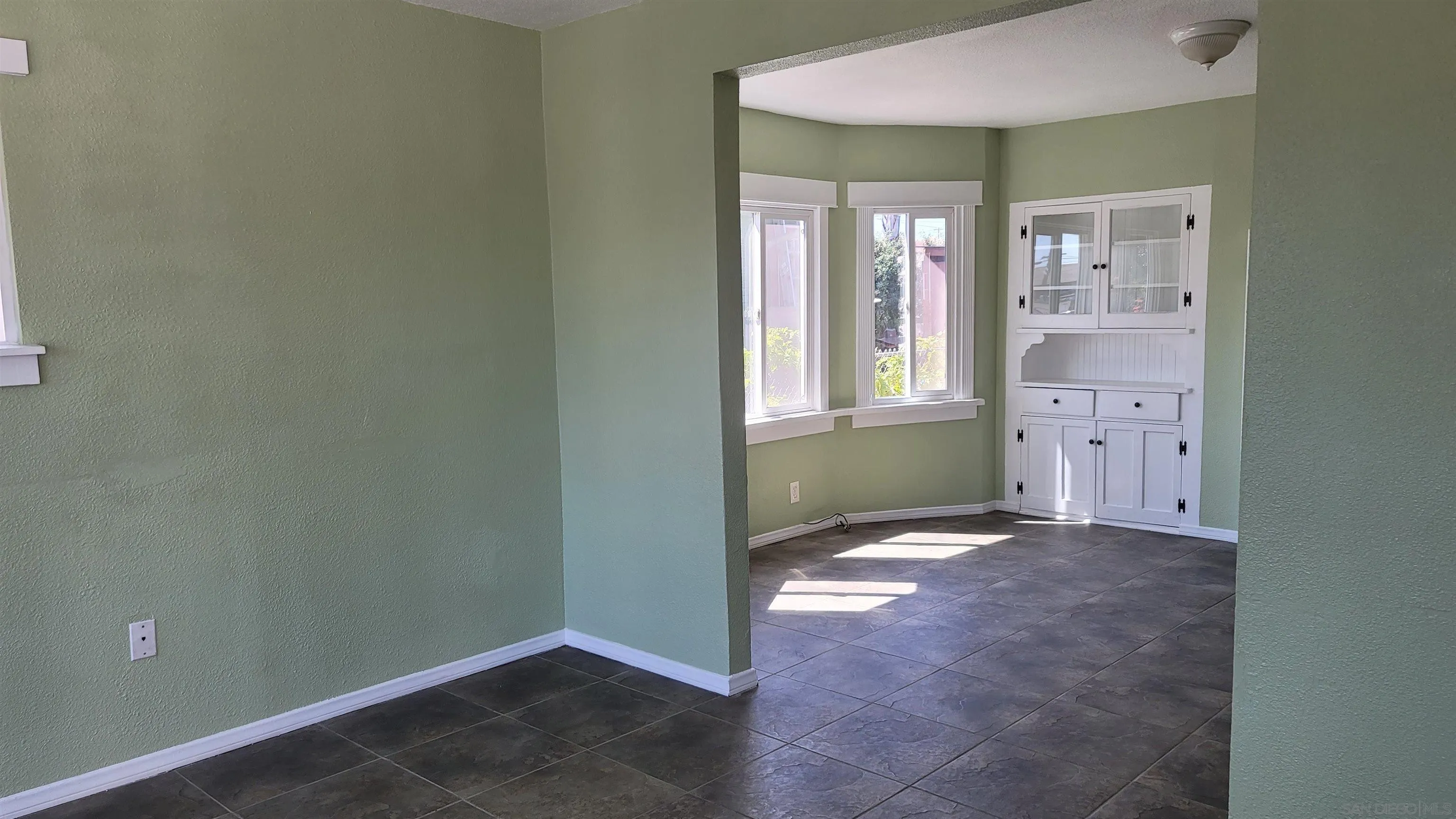 https://cdn.realtyfeed.com/cdn/127/220022265/2721d680780c89ec64b63b717d6114c1.webp