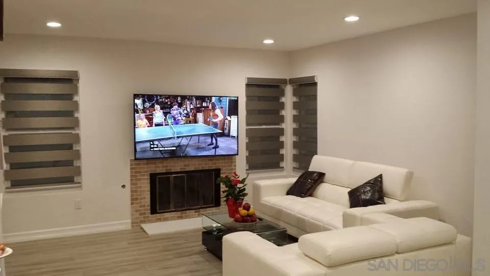 https://cdn.realtyfeed.com/cdn/127/220022609/5f9772f1466315fc650cce4bc25106c3.webp