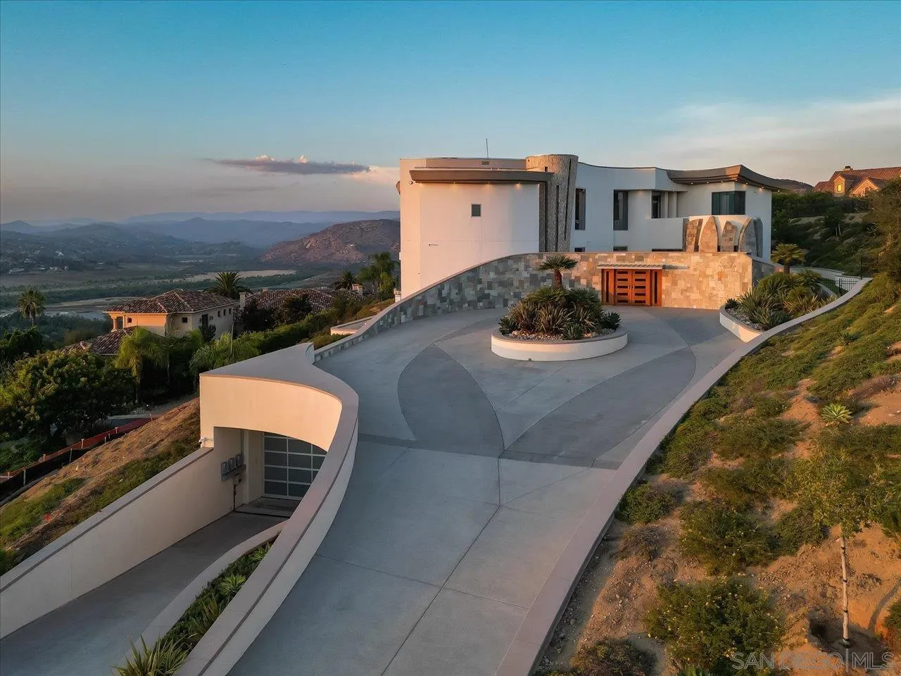 https://cdn.realtyfeed.com/cdn/127/220022658/15ccaacf9ad3a6414272e76e6146c01d.webp