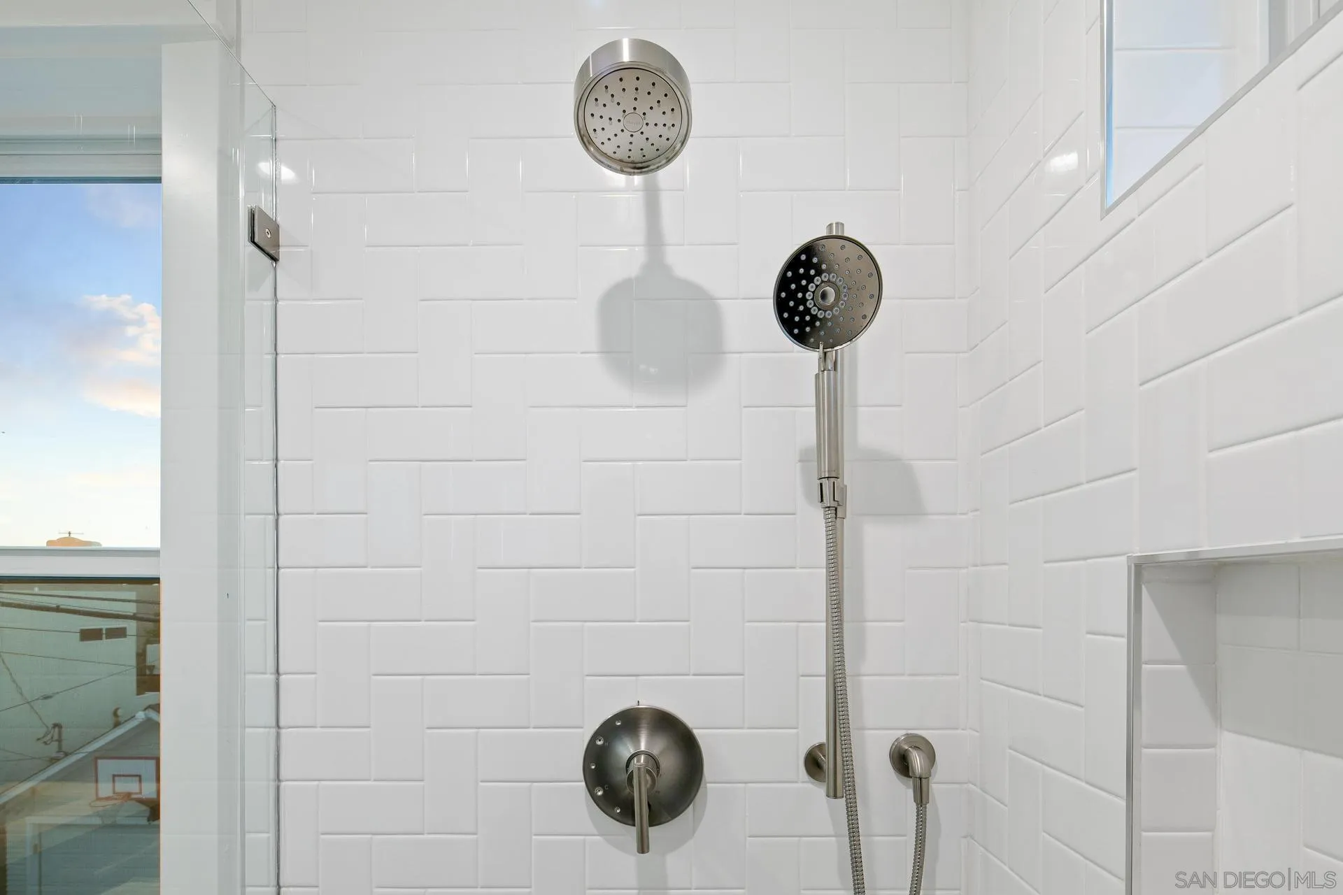 https://cdn.realtyfeed.com/cdn/127/220022706/5dbe8ed4c4b94f398361cac30f50f423.webp