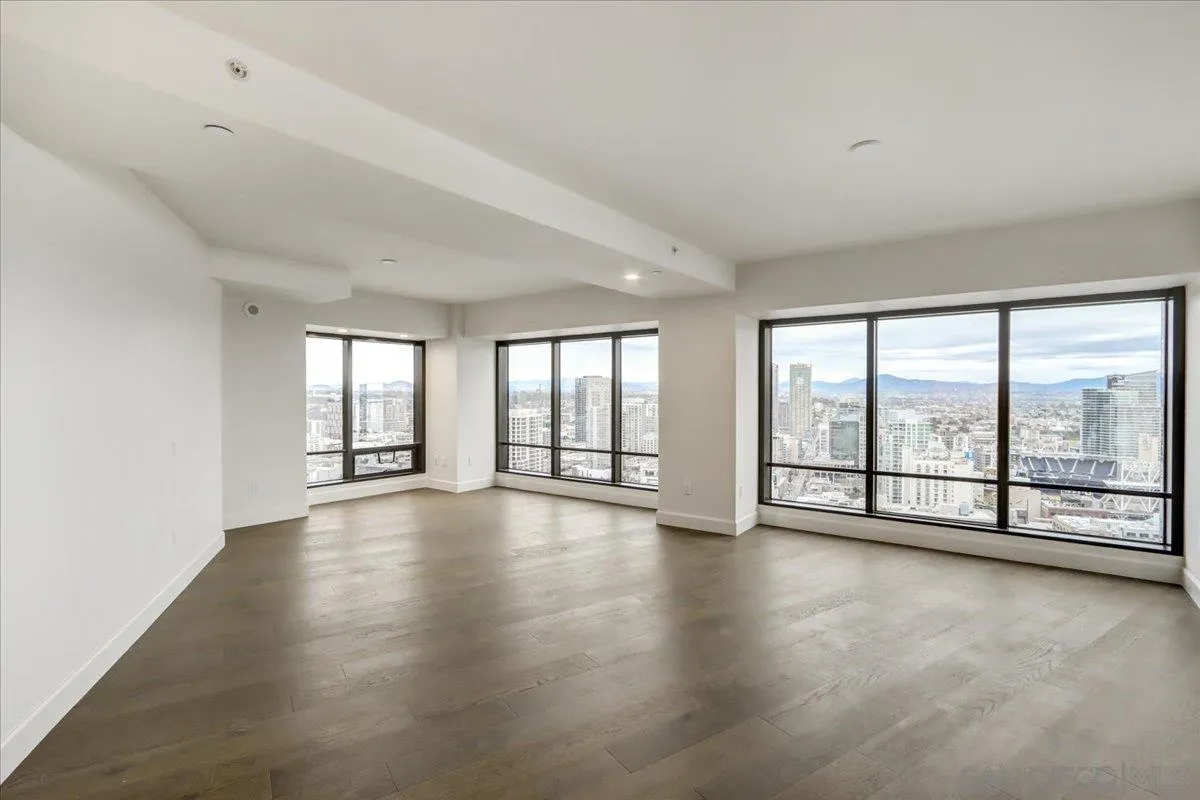https://cdn.realtyfeed.com/cdn/127/220022823/534ee80198ac4293f90d1616bf3d71e7.webp
