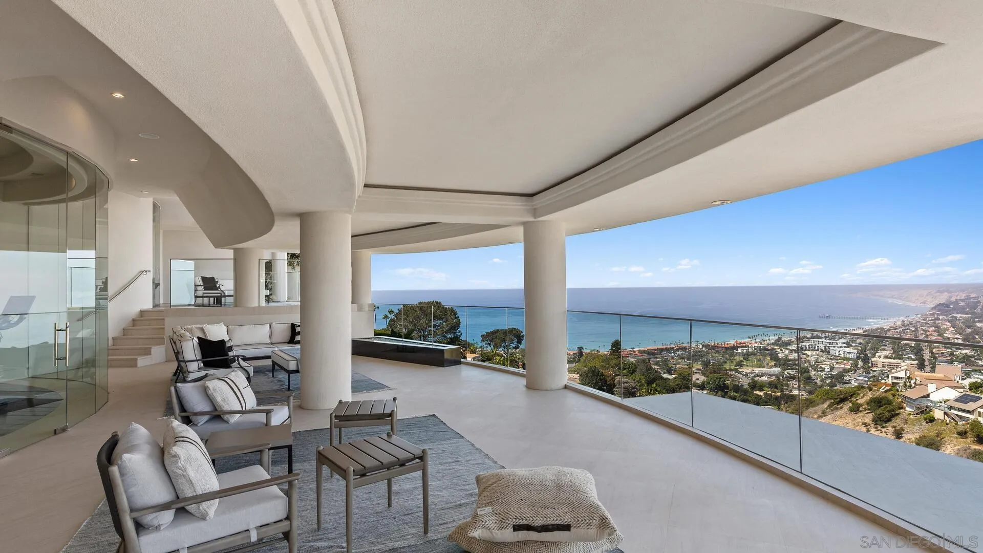 https://cdn.realtyfeed.com/cdn/127/220022833/859b3d3b4368be6d31559886f54bb527.webp