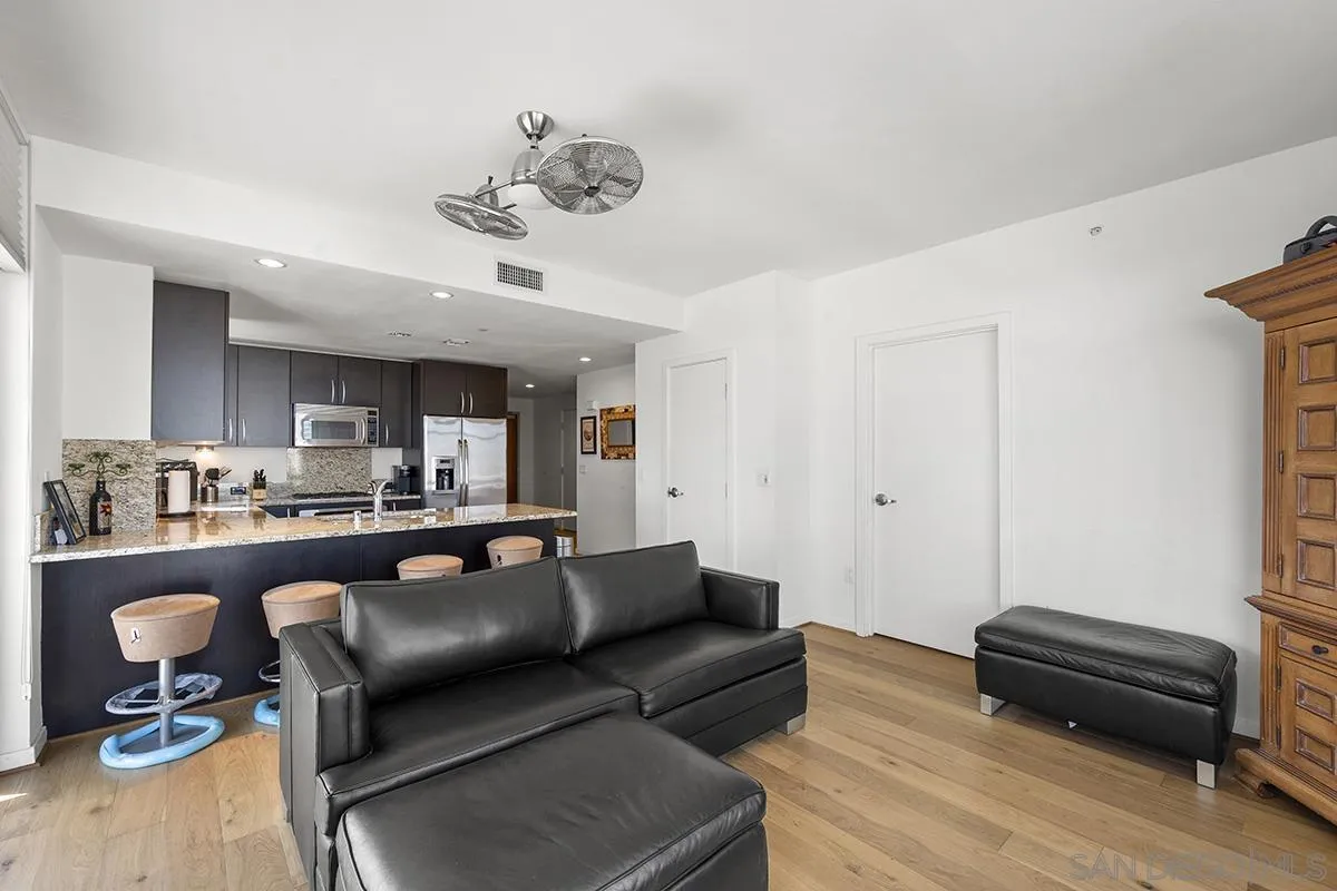 https://cdn.realtyfeed.com/cdn/127/220023229/c8be3480337ab95a9678157f2e7f9739.webp