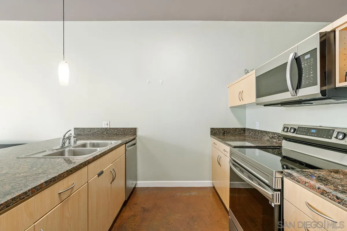 https://cdn.realtyfeed.com/cdn/127/220023968/1df03e91b1510776861daf0584d892dd.webp