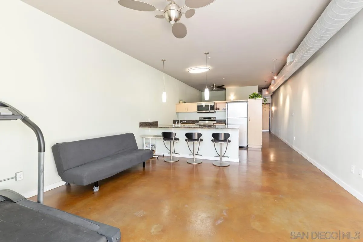 https://cdn.realtyfeed.com/cdn/127/220023968/2e8d9f4ce5dd31777864603897d9611c.webp