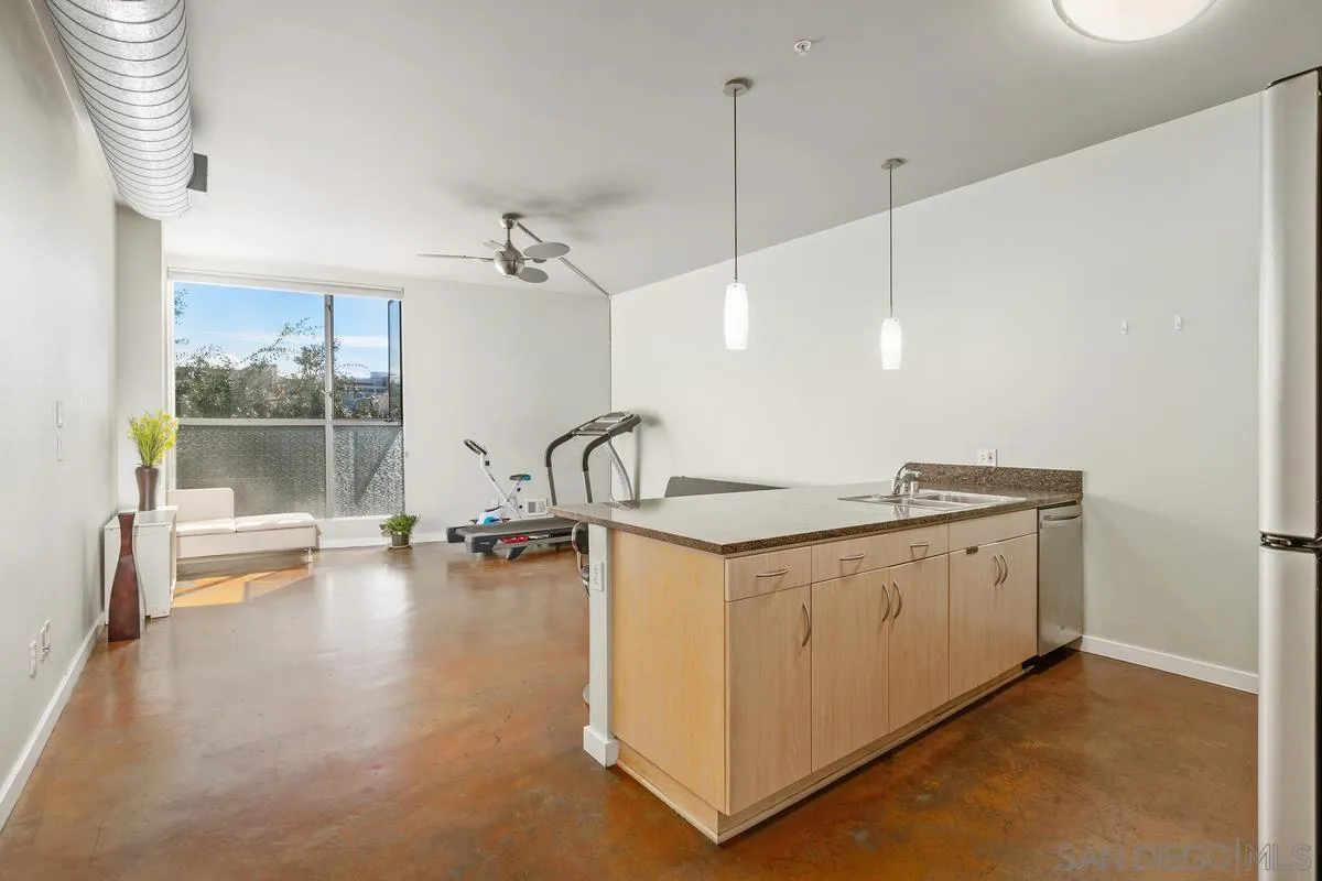 https://cdn.realtyfeed.com/cdn/127/220023968/64a63365a975b55ef23289e17cea6bfd.webp