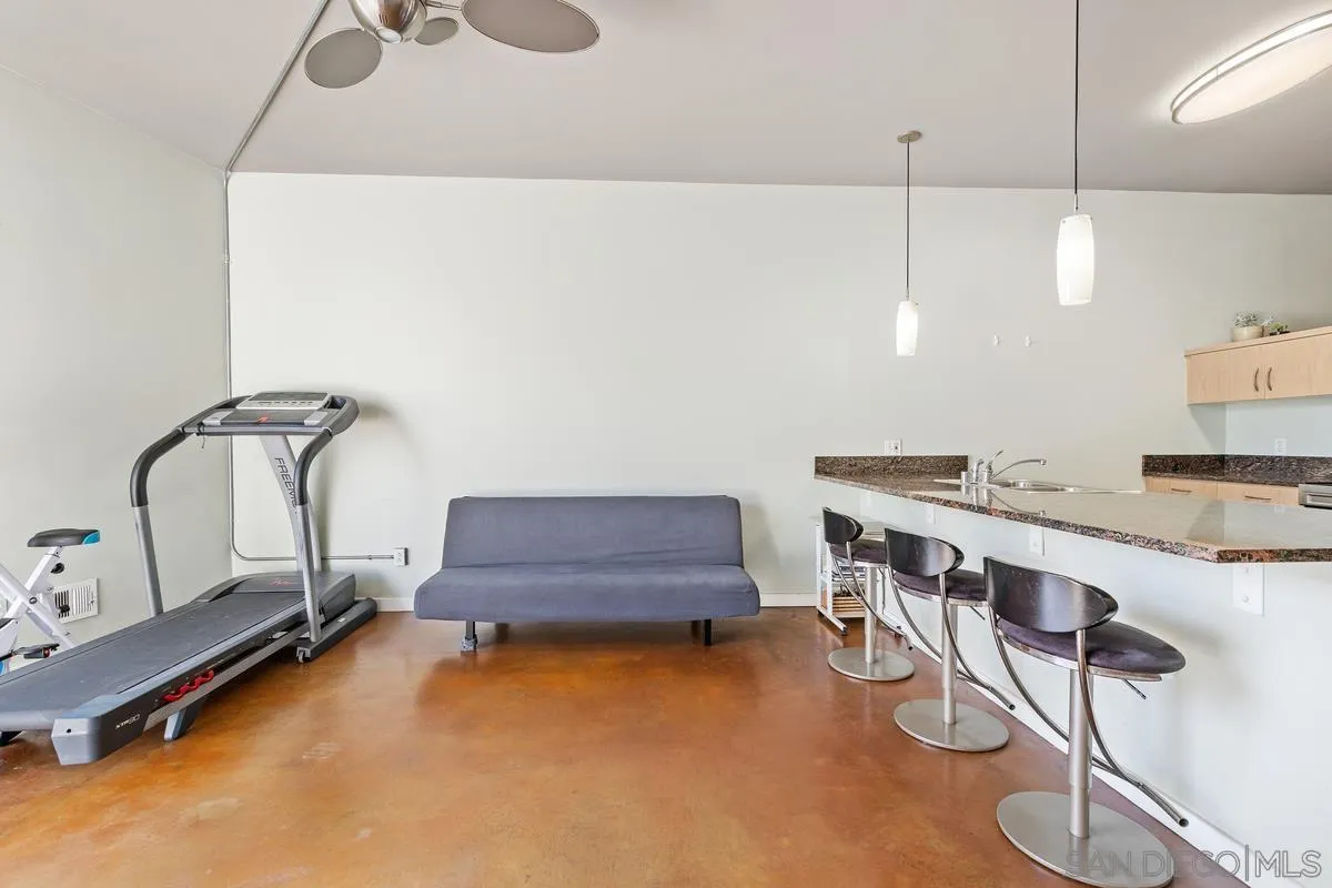 https://cdn.realtyfeed.com/cdn/127/220023968/715fc7f51c9ad5a34f2d7729d4d295f6.webp