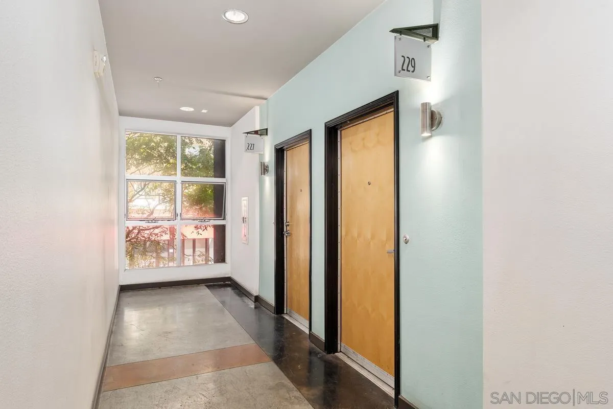 https://cdn.realtyfeed.com/cdn/127/220023968/7901f2f68f0d9b4ed14db80df705ae65.webp