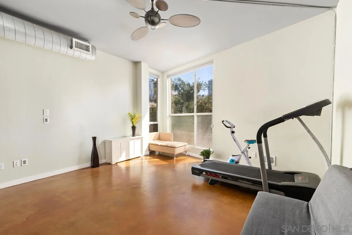 https://cdn.realtyfeed.com/cdn/127/220023968/ce67c309c3353d9ca16c0d2d8c924bff.webp