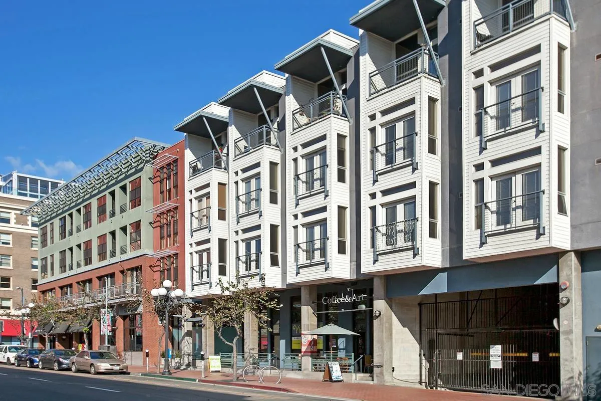 https://cdn.realtyfeed.com/cdn/127/220023968/f5d465ee99779c8fdd4fea924559bd61.webp