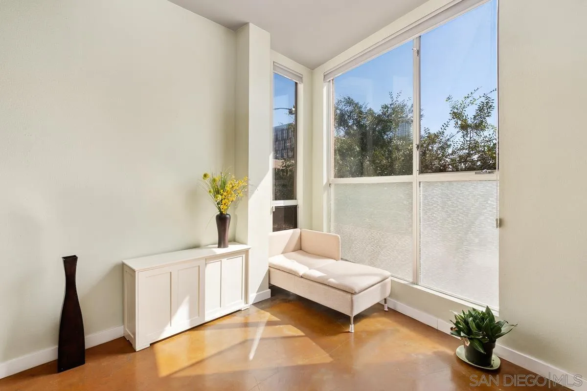 https://cdn.realtyfeed.com/cdn/127/220023968/f8bc10565220974dbb684da3a4b65715.webp