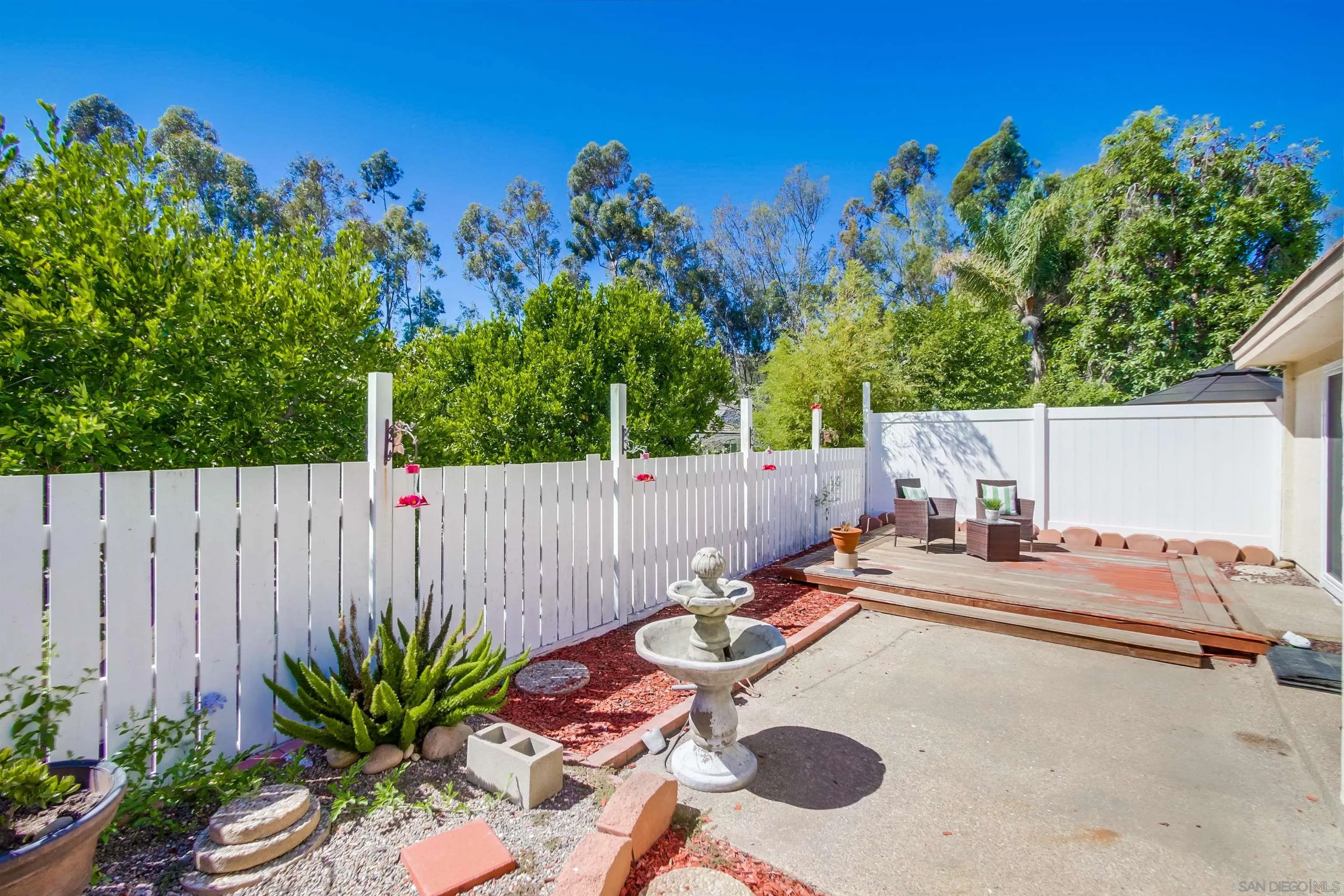 https://cdn.realtyfeed.com/cdn/127/220024119/375ce170dc15dce22efe99cb06bcace7.webp