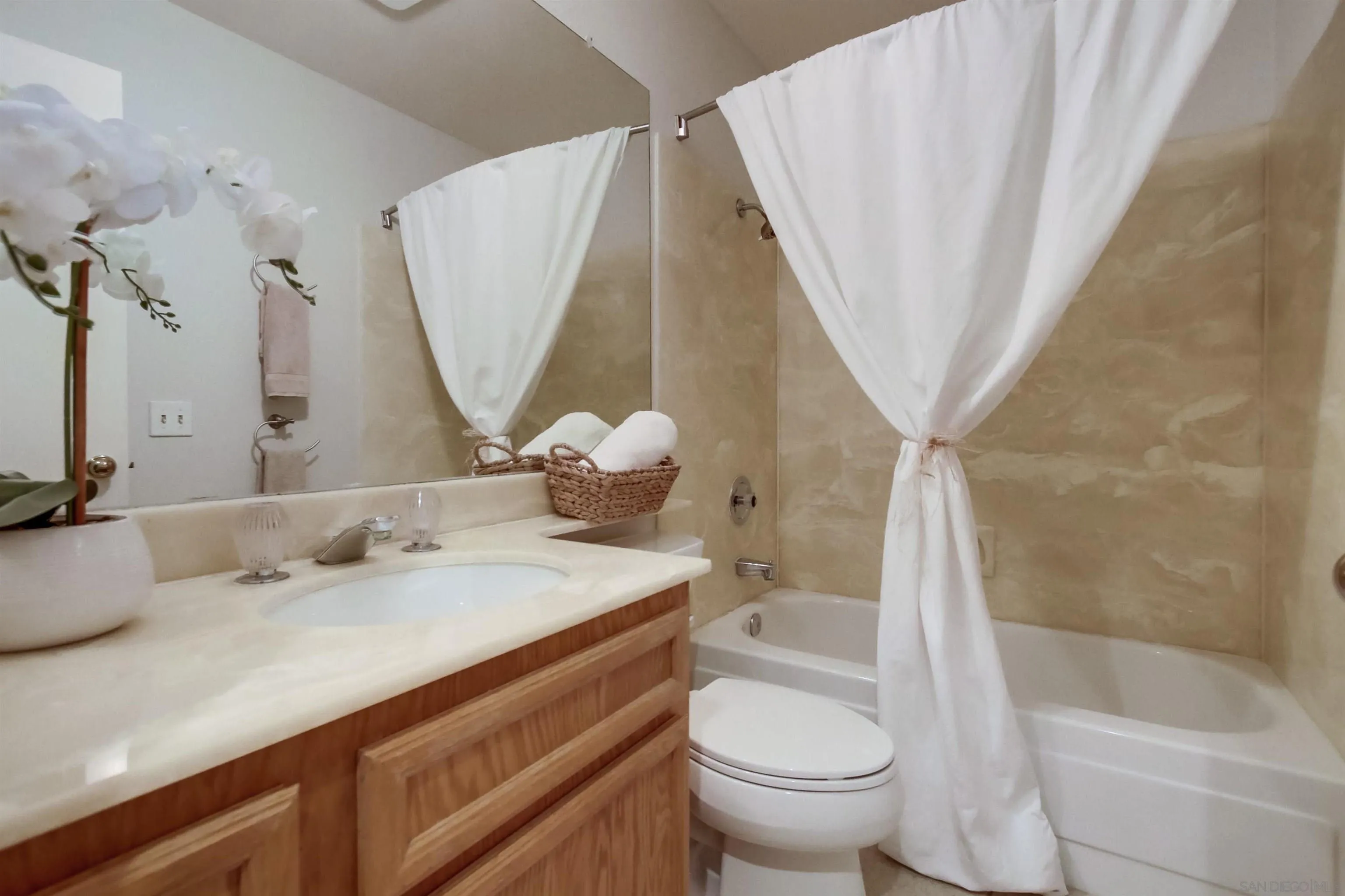 https://cdn.realtyfeed.com/cdn/127/220024119/6607caaf5834c47f8f1dccc9827b51a9.webp