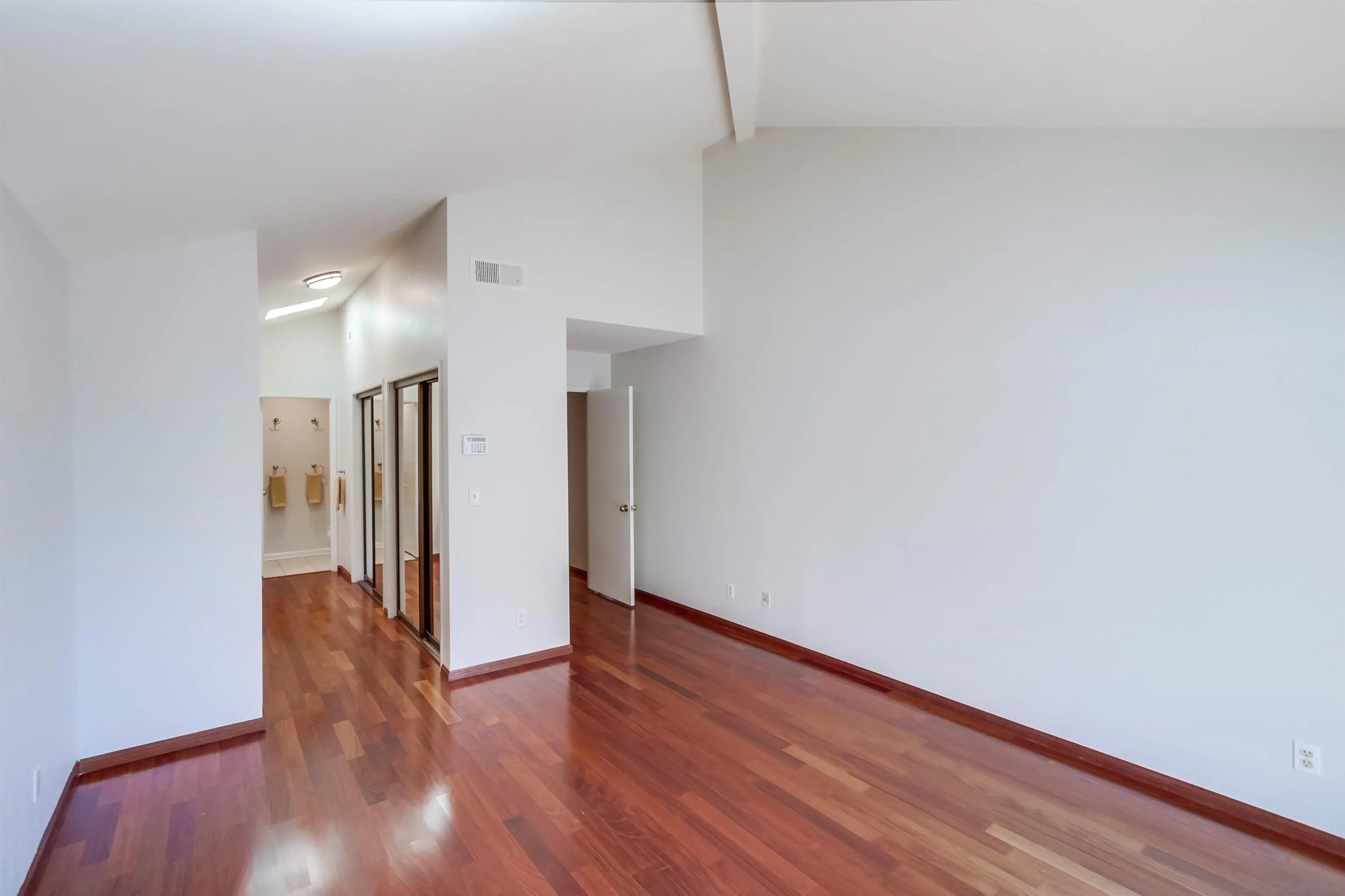https://cdn.realtyfeed.com/cdn/127/220024119/cbaad694fcfabf8657d0afdcfb81b00c.webp