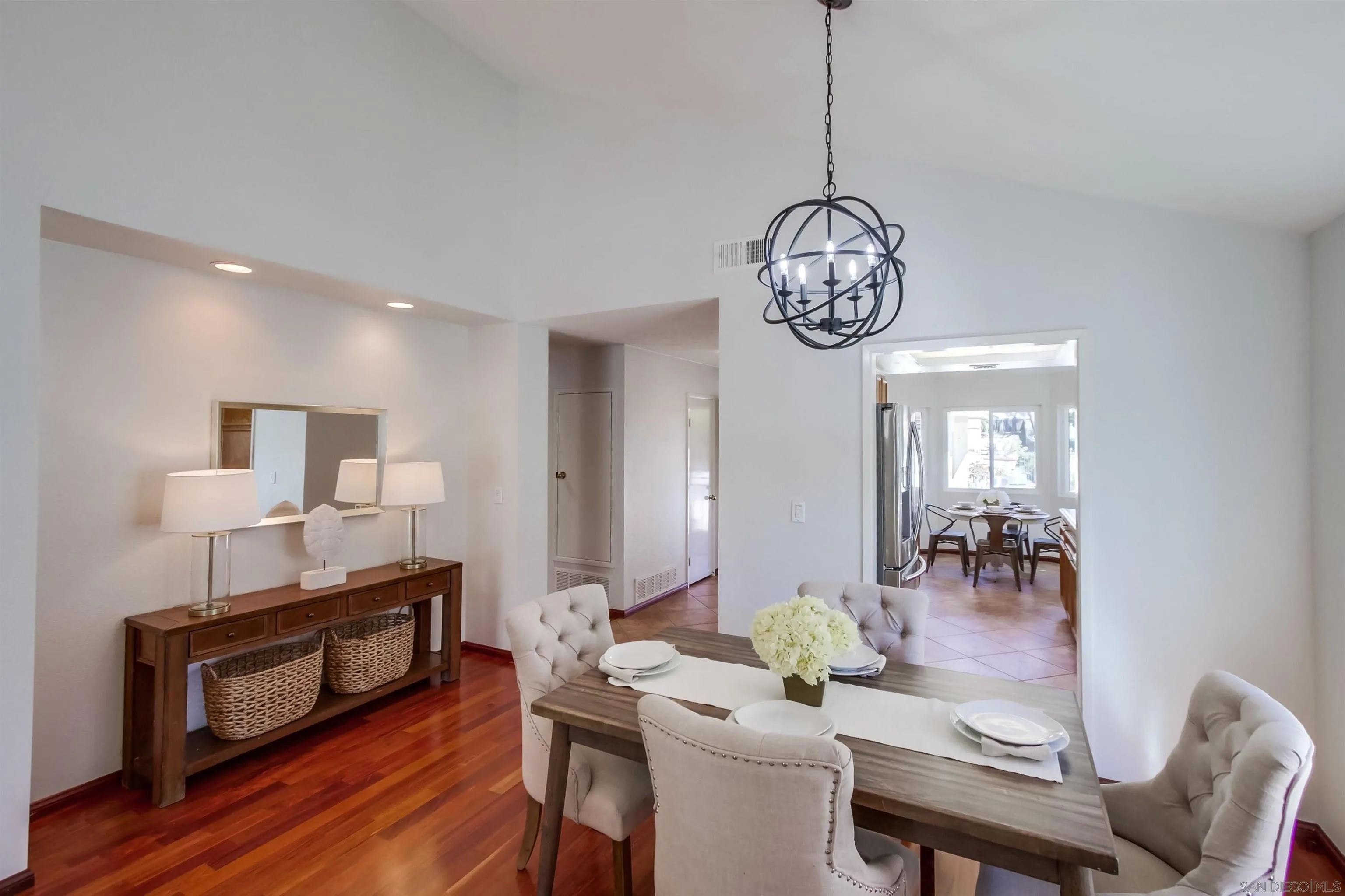 https://cdn.realtyfeed.com/cdn/127/220024119/cbe727083c86149bcaca4c50f3947142.webp