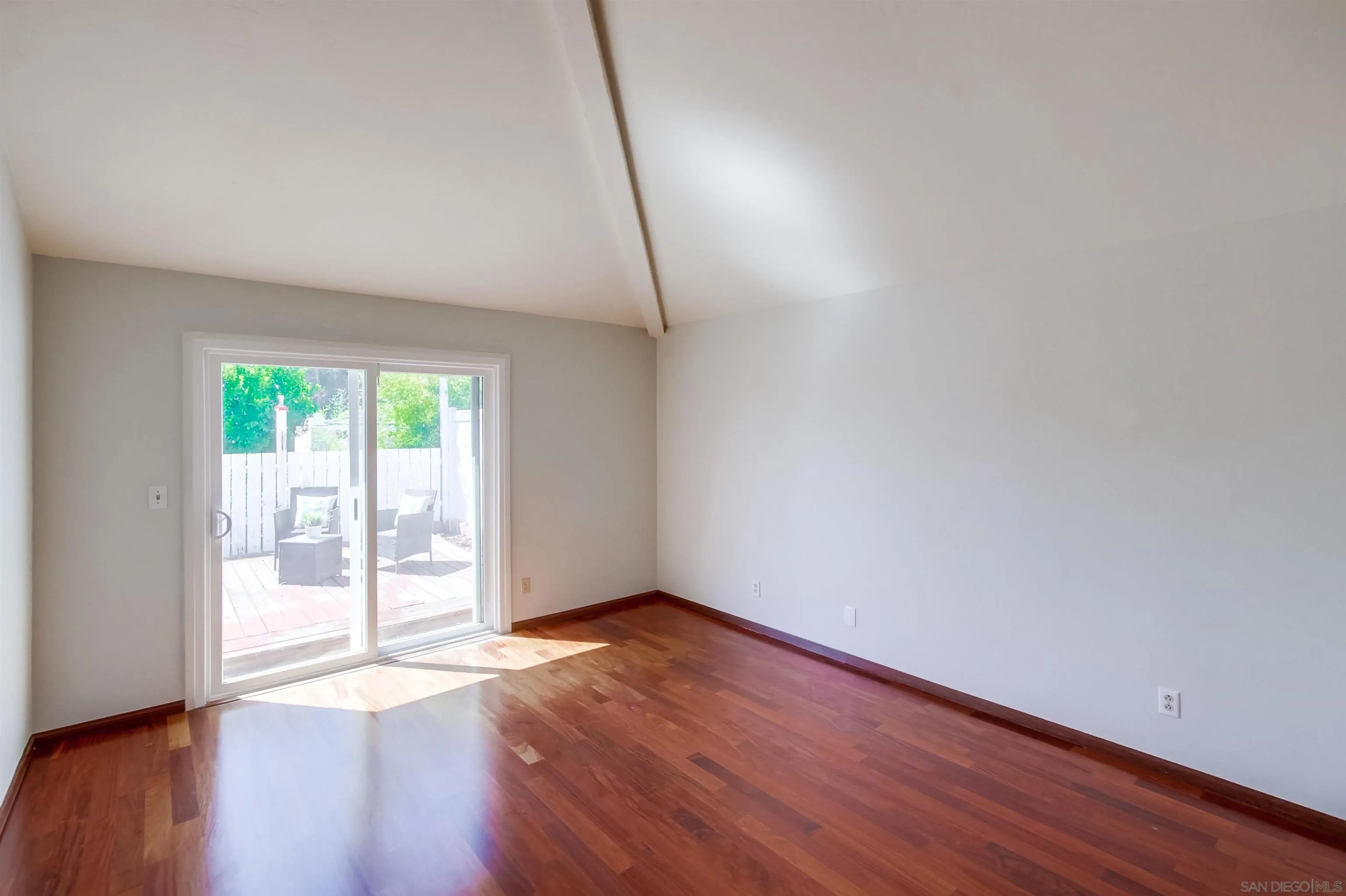 https://cdn.realtyfeed.com/cdn/127/220024119/fafca099ec7a8b2534b3e91ec0c08a79.webp