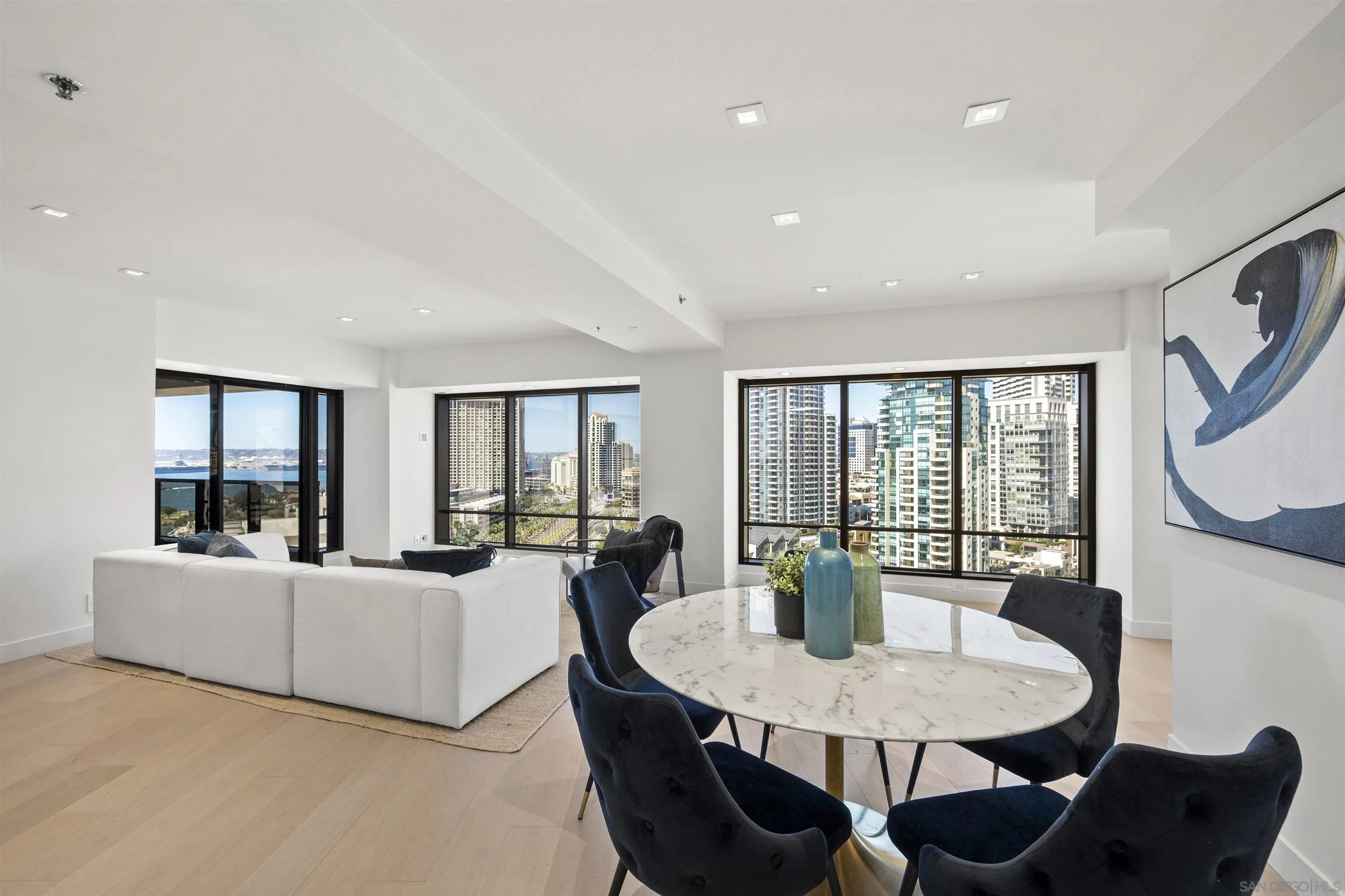https://cdn.realtyfeed.com/cdn/127/220024283/9d5353858214c68291b1f7f1f671fa21.webp
