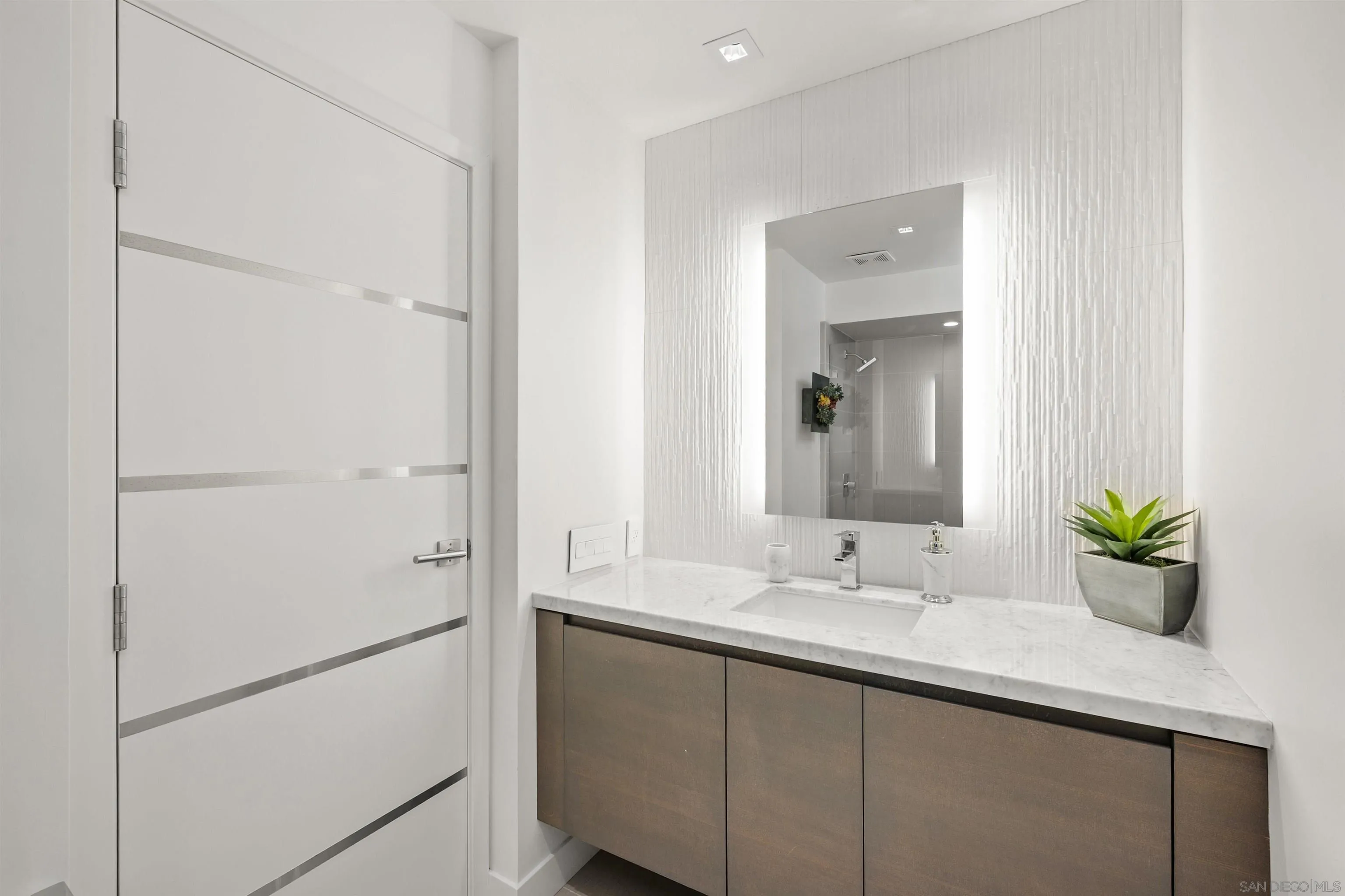 https://cdn.realtyfeed.com/cdn/127/220024283/b78b66407cd5a749f34f184716583f73.webp