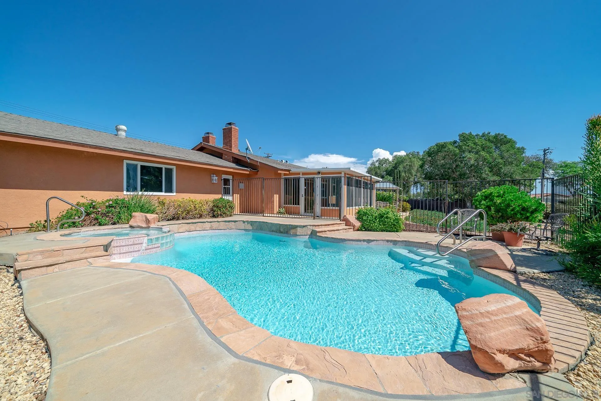 https://cdn.realtyfeed.com/cdn/127/220024630/9f0a2eb5a3439f1ab5654455cc0277c6.webp