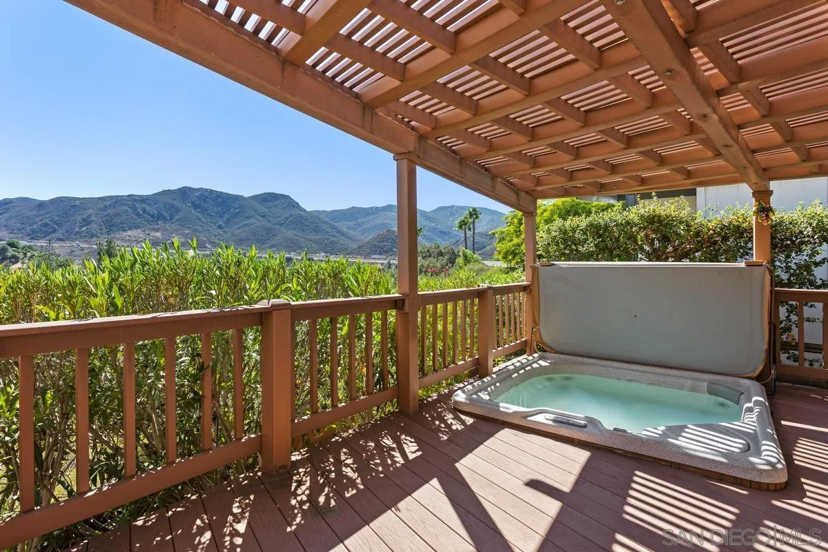 https://cdn.realtyfeed.com/cdn/127/220024655/438e47105773603a01c9097ebf0acaf5.webp