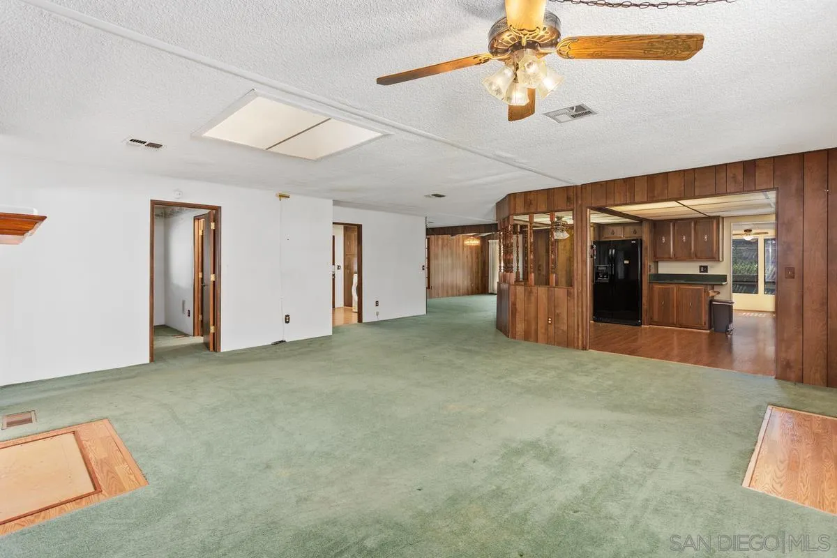 https://cdn.realtyfeed.com/cdn/127/220024655/bf4ac7c6df389f9258d70562504ab74a.webp