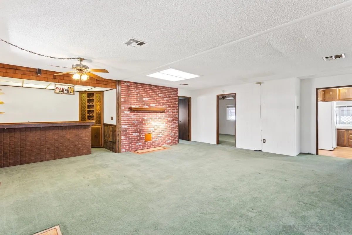 https://cdn.realtyfeed.com/cdn/127/220024655/cd74b134a1d9cce37430059d318de36c.webp