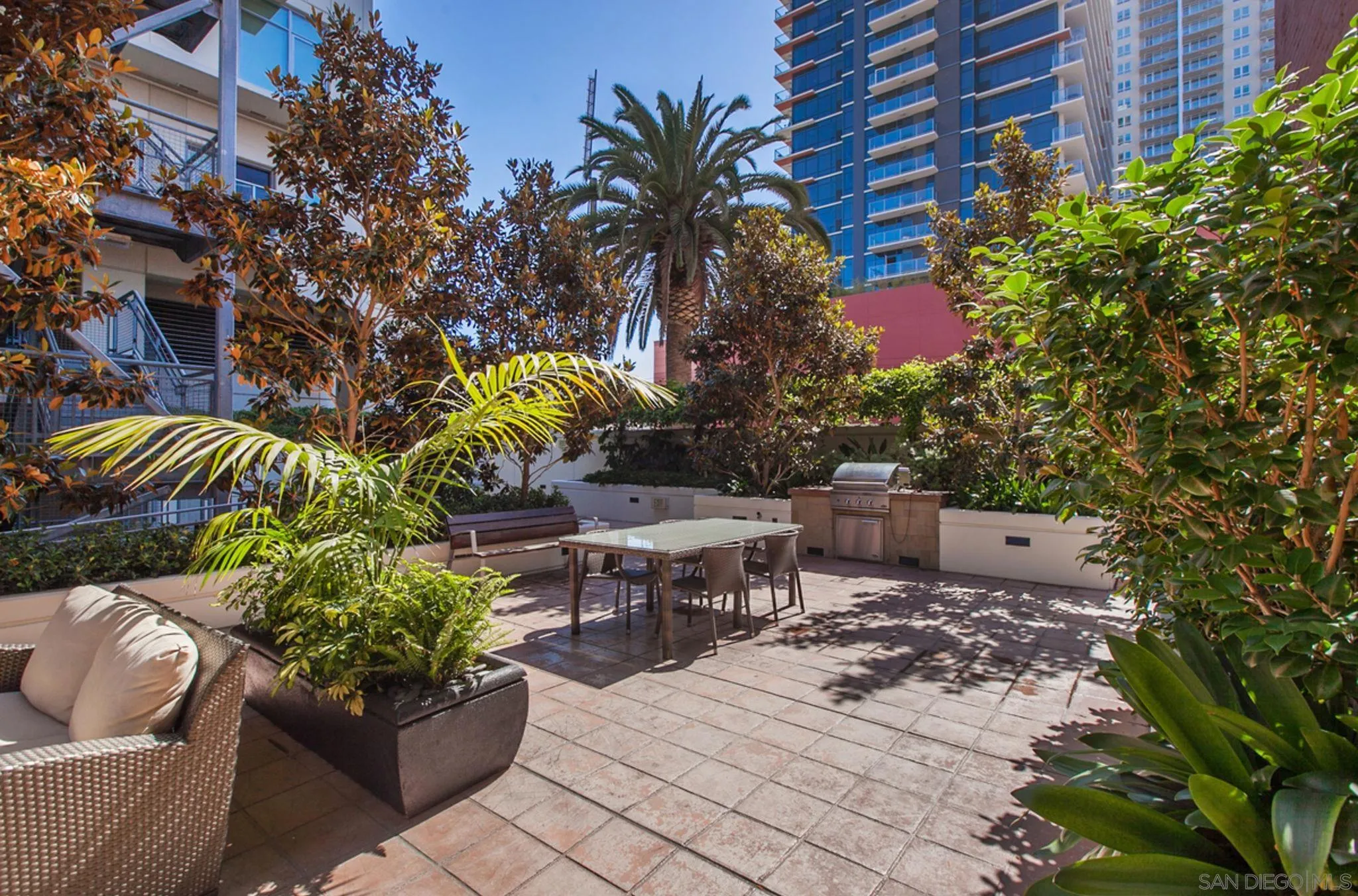 https://cdn.realtyfeed.com/cdn/127/220024774/3a9bb8f7319f89d5e6bea9618e38b441.webp