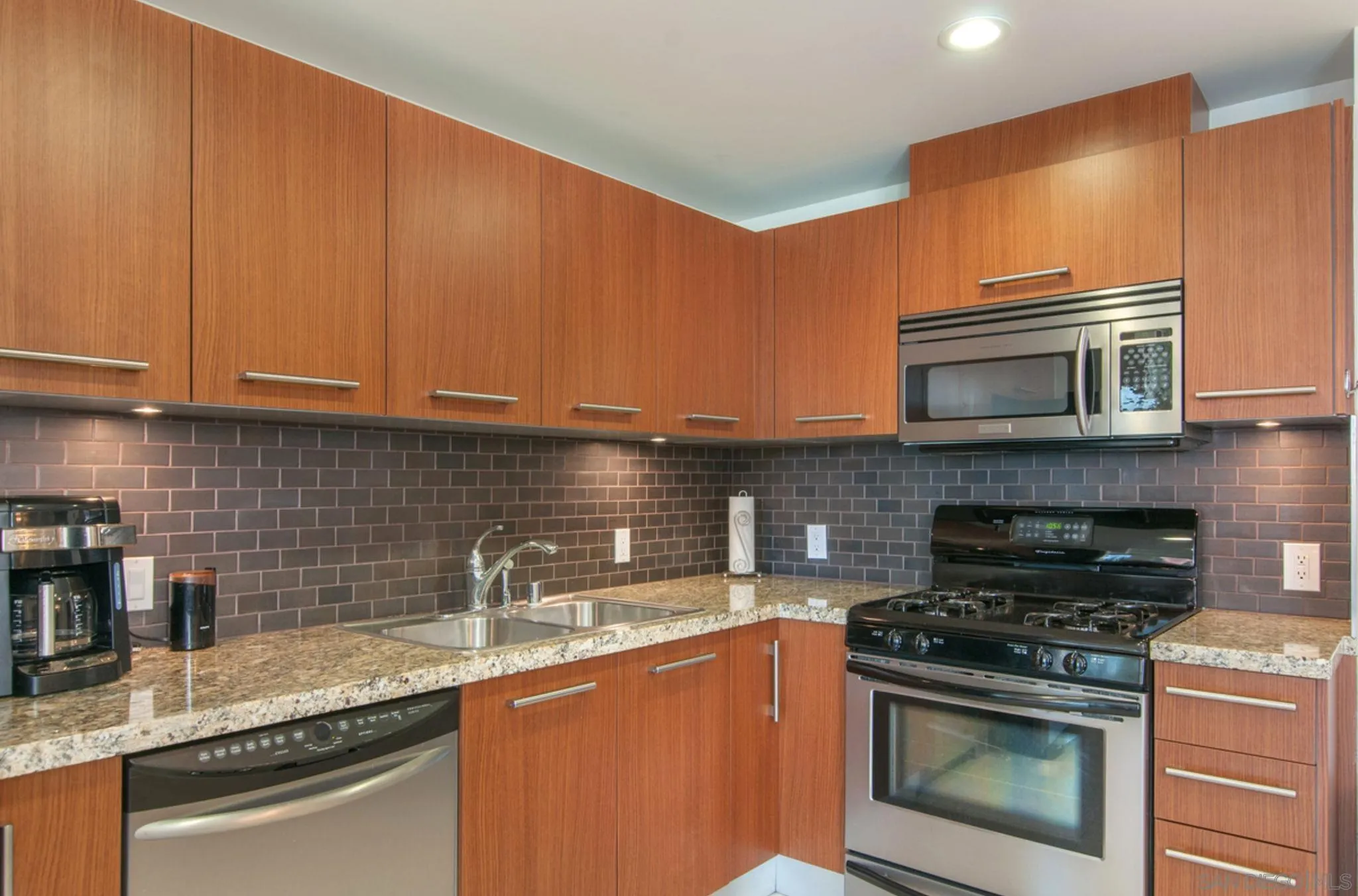 https://cdn.realtyfeed.com/cdn/127/220024774/c7f900854a2d04e2255cb69f4d15ea6d.webp