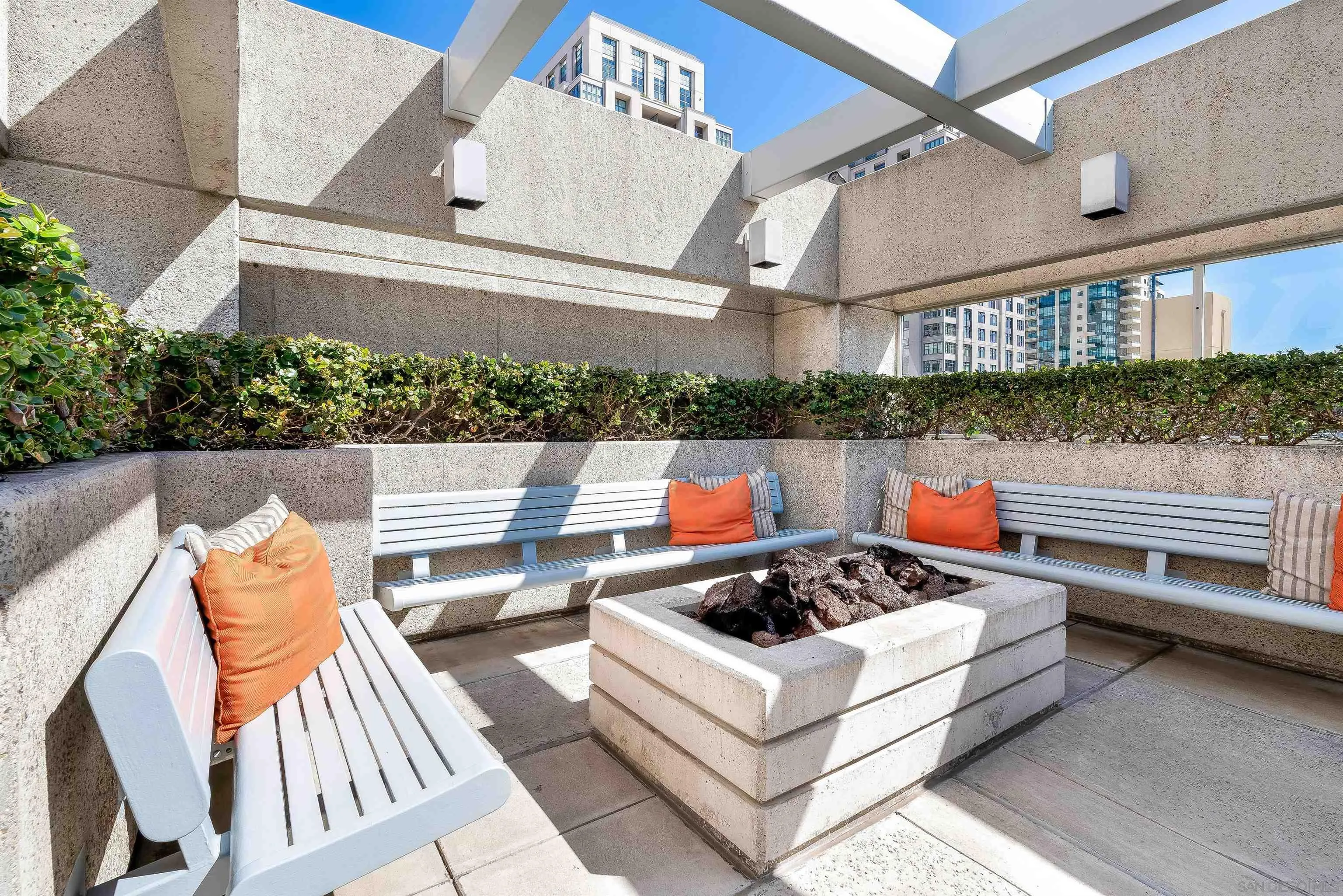 https://cdn.realtyfeed.com/cdn/127/220024955/b3342171a5ca5c4771837fc6928b20dd.webp