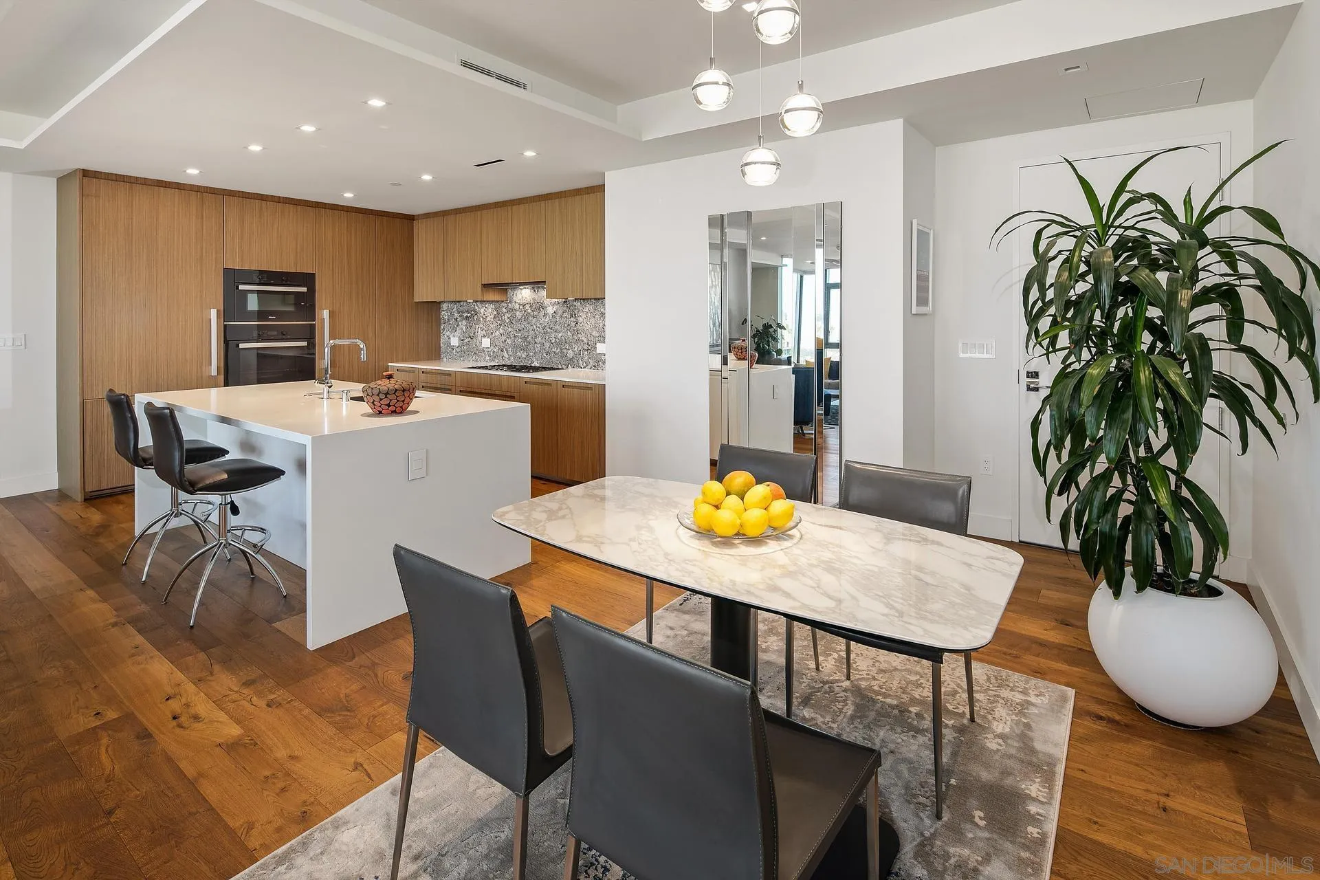 https://cdn.realtyfeed.com/cdn/127/220024978/0b3fe4ccabebfcaf320b3104514038a0.webp