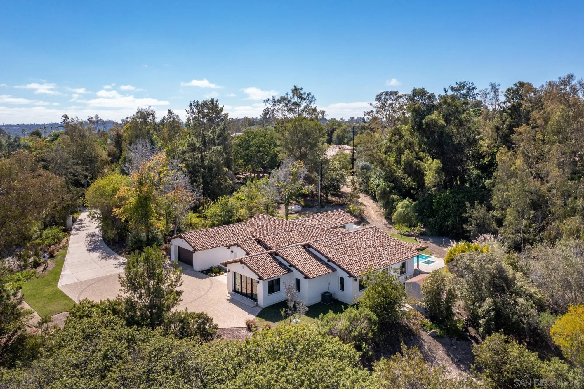 https://cdn.realtyfeed.com/cdn/127/220025153/1d7e7762f1c007e664b7136fa60e6b7d.webp