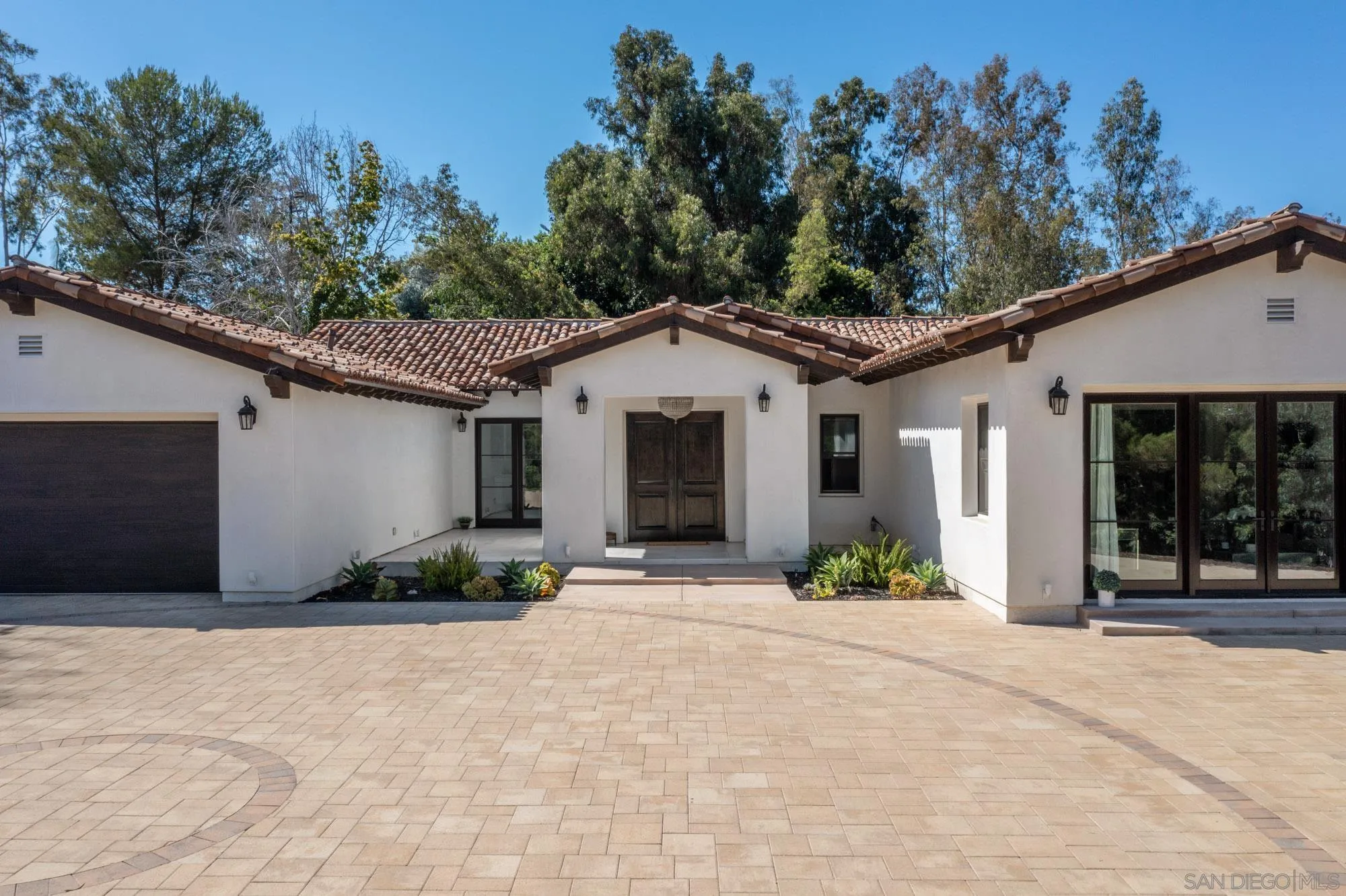 https://cdn.realtyfeed.com/cdn/127/220025153/26e92eb3cd11e77ae64537fa098ef3c7.webp