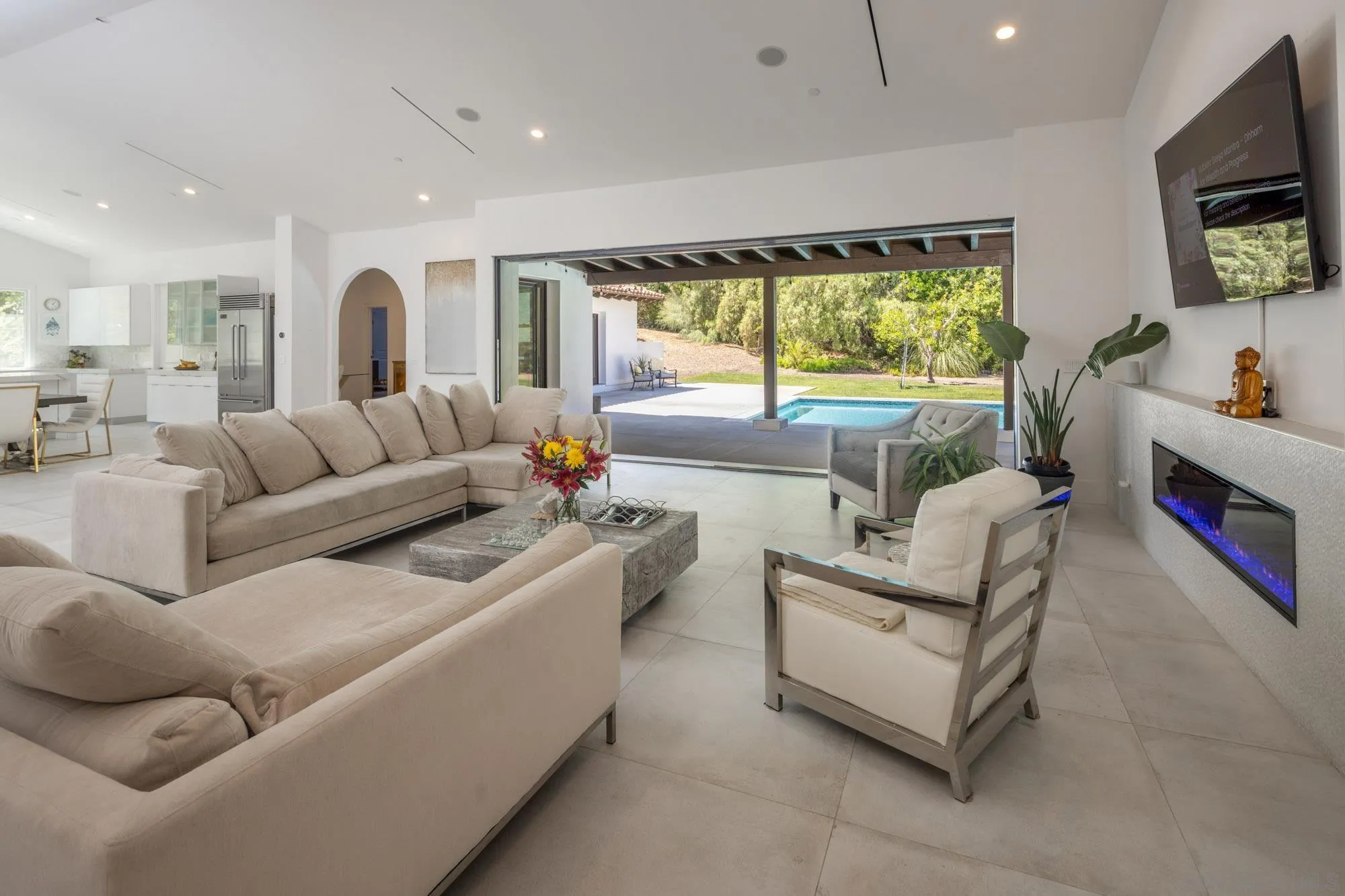 https://cdn.realtyfeed.com/cdn/127/220025153/32e20eeb9a61703e821f3aaa89f3e0a1.webp