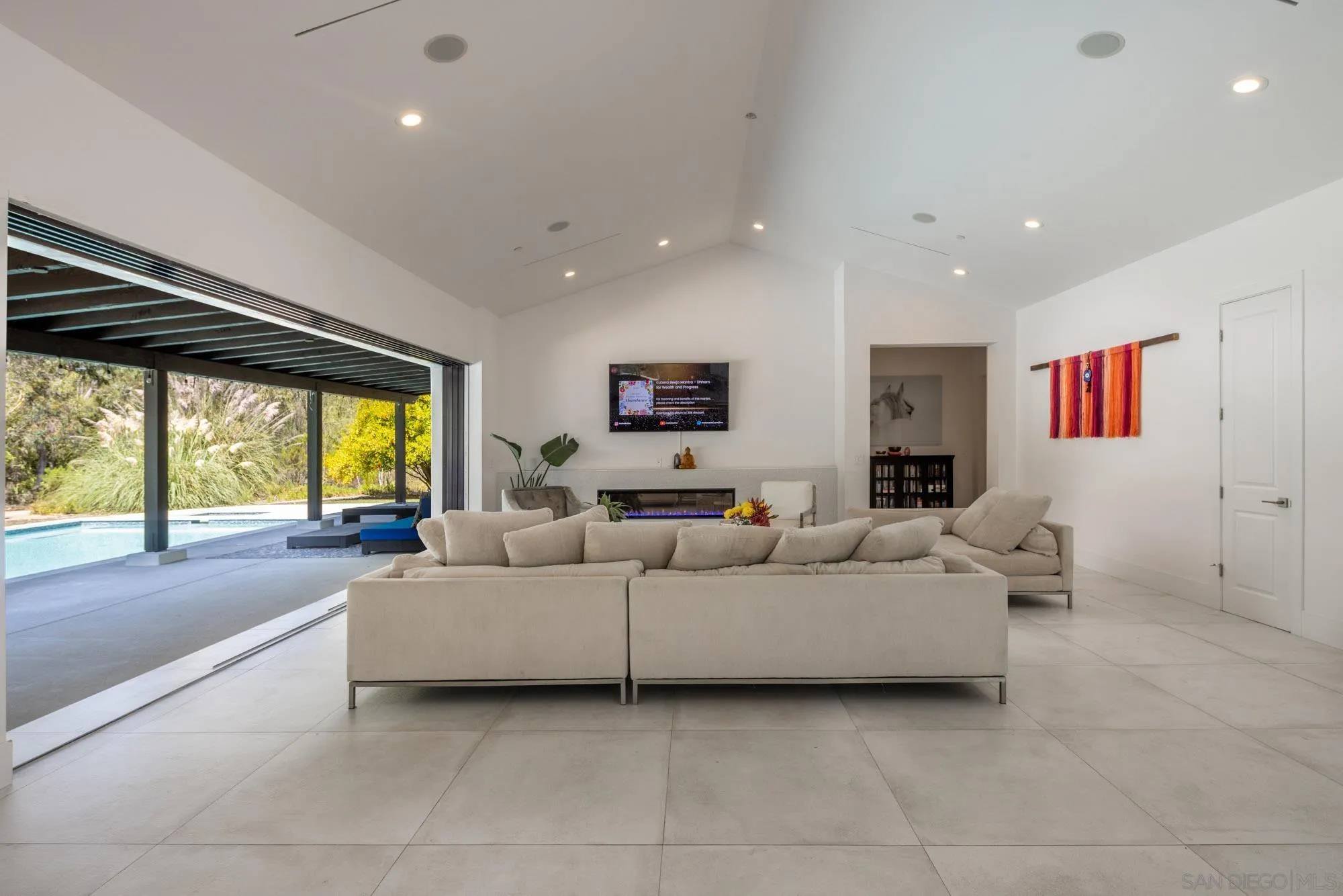 https://cdn.realtyfeed.com/cdn/127/220025153/3ed87c715410bc1decfc34038edf6c58.webp