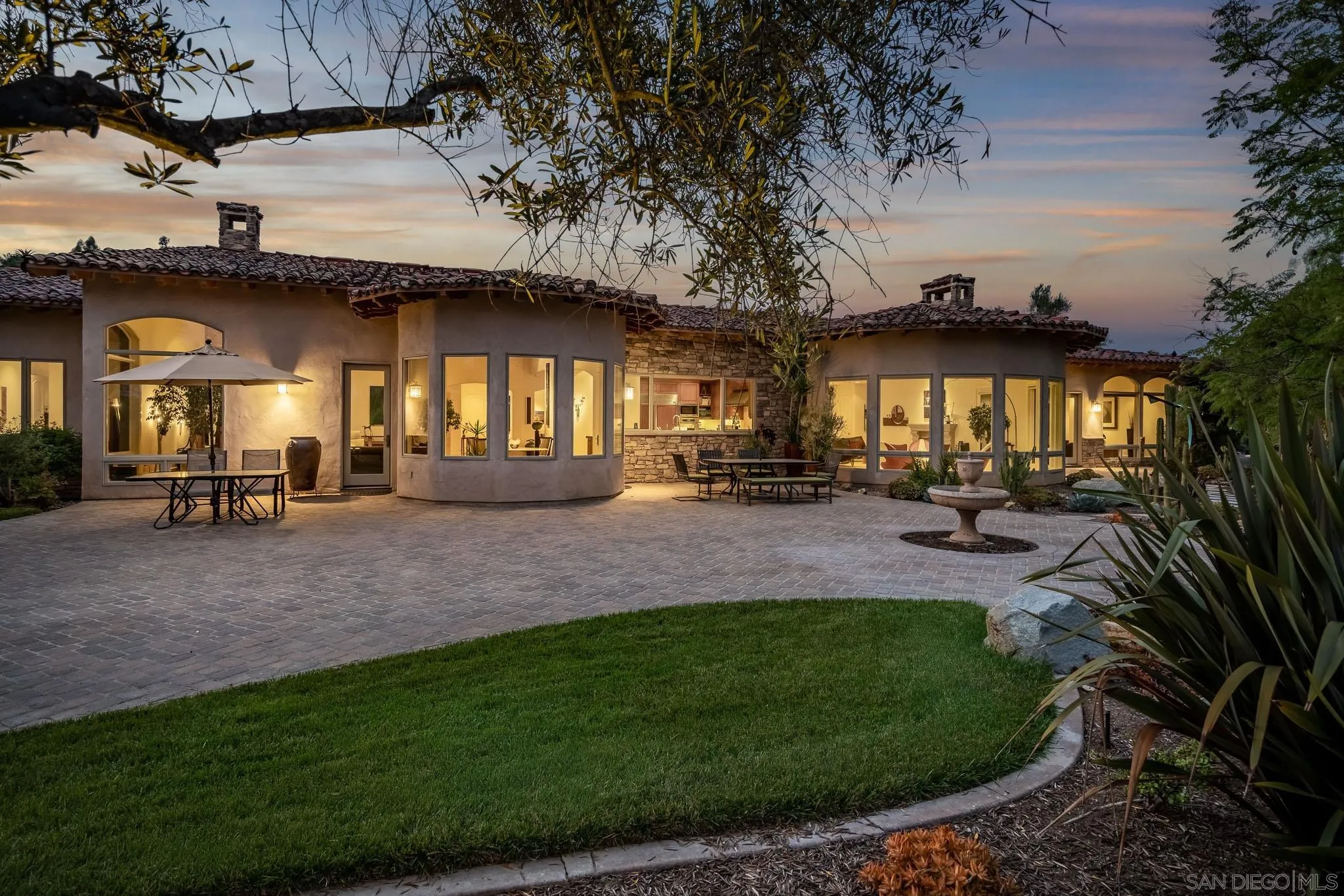 https://cdn.realtyfeed.com/cdn/127/220025200/820b841f427c314d42464d7e228409c9.webp