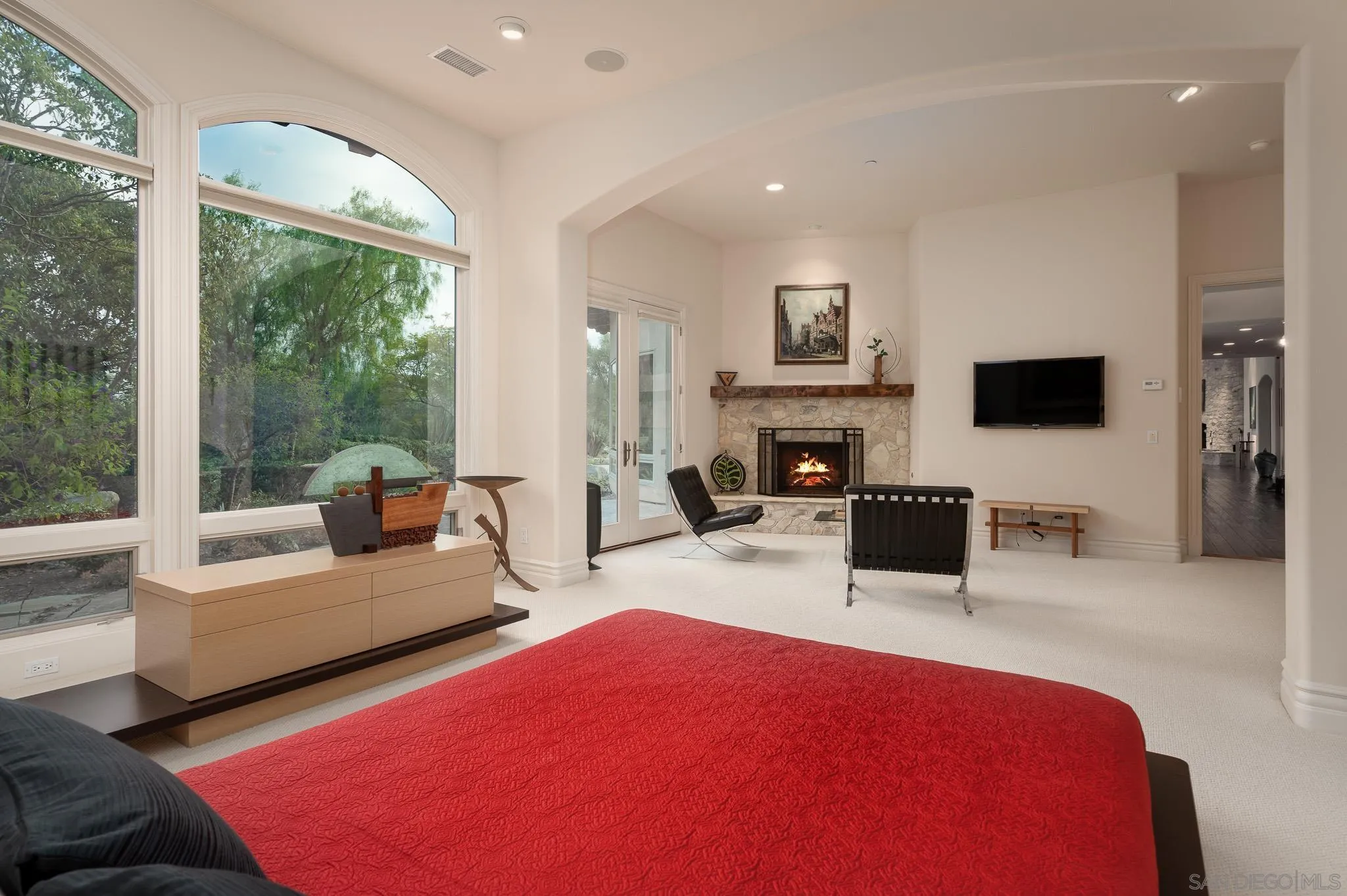 https://cdn.realtyfeed.com/cdn/127/220025200/92b490f76aff72933e85609086dd7fc0.webp