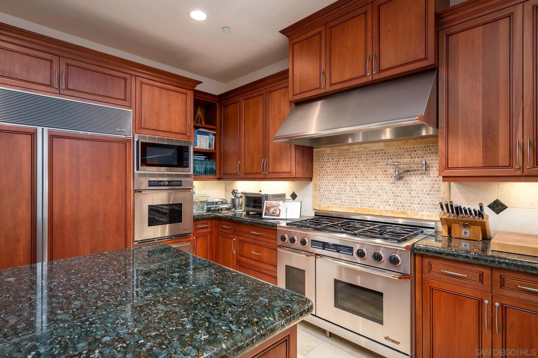 https://cdn.realtyfeed.com/cdn/127/220025200/9b75cf9a638b8f0fdc47712736954459.webp